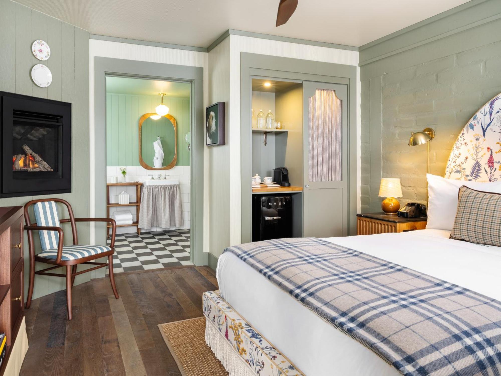 Queen Room