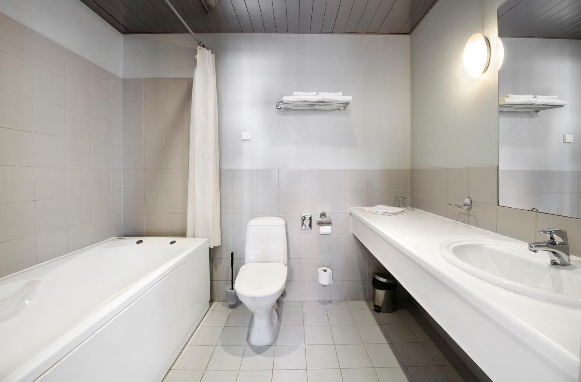 Standard Twin Room Classical Side Building