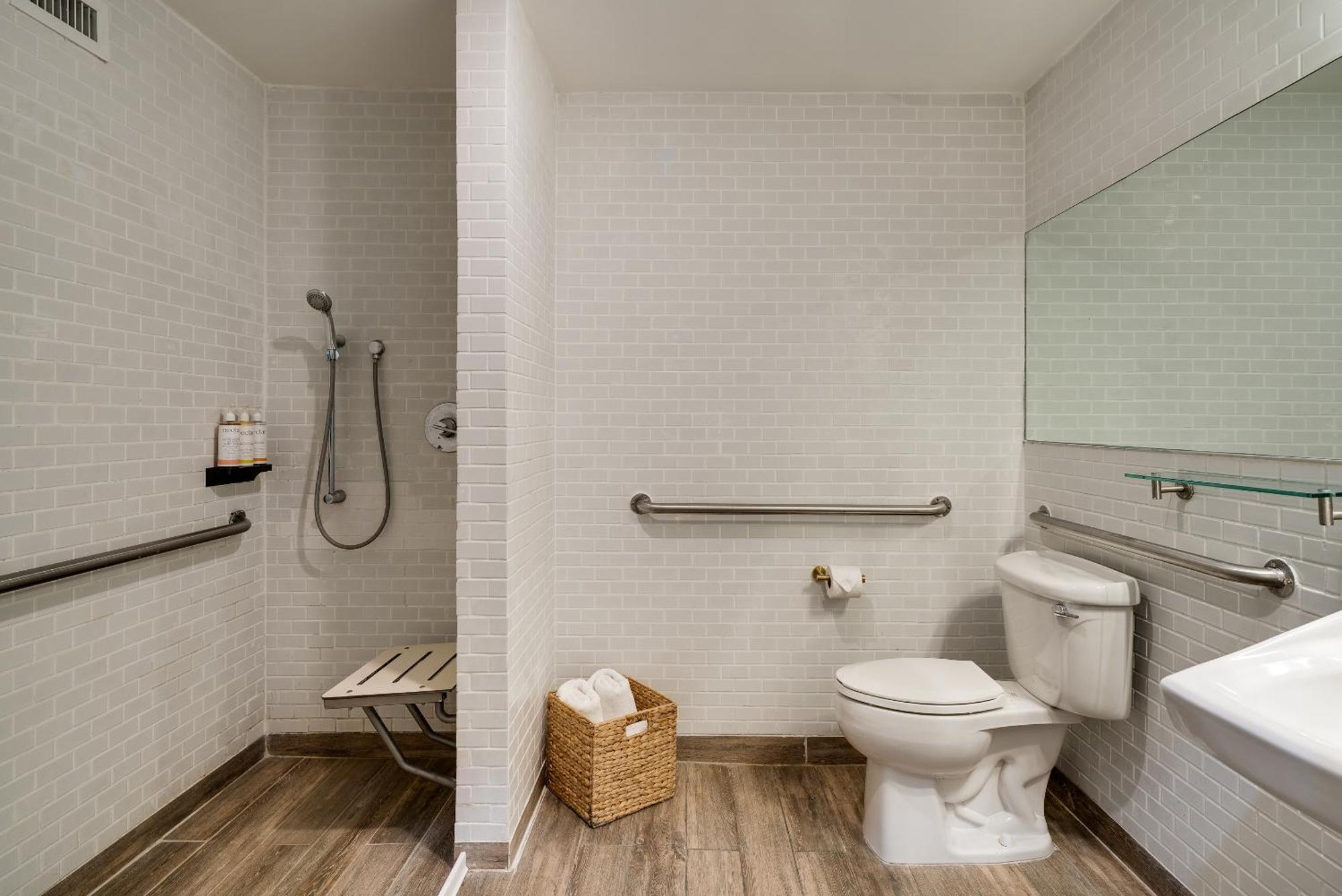 Accessible Queen Bedroom,1710589504:JPEG