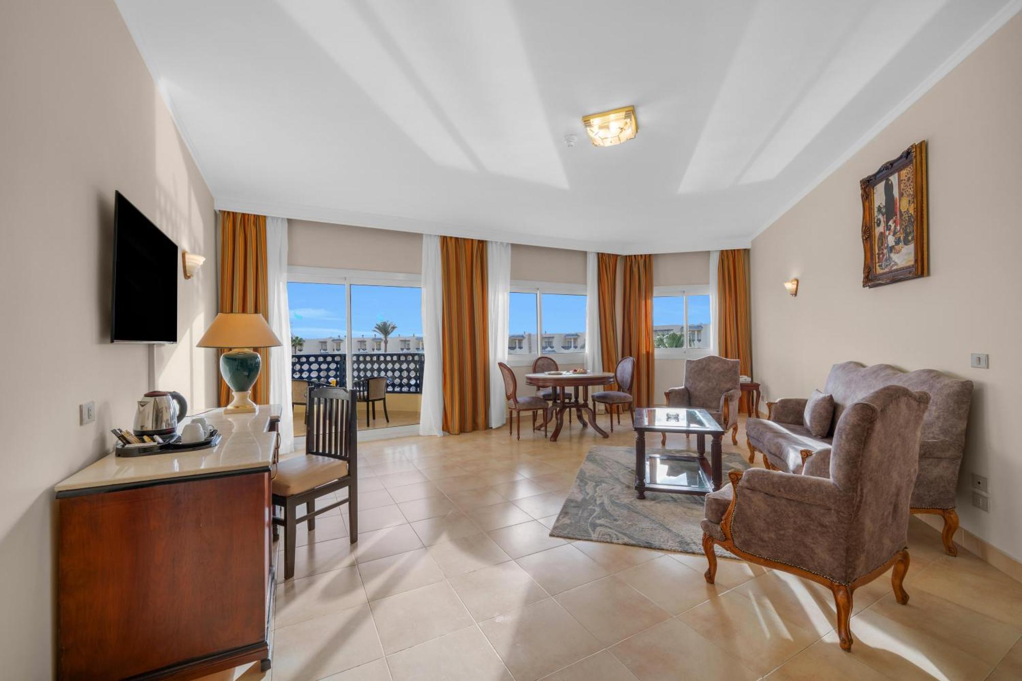 Suite Pool View