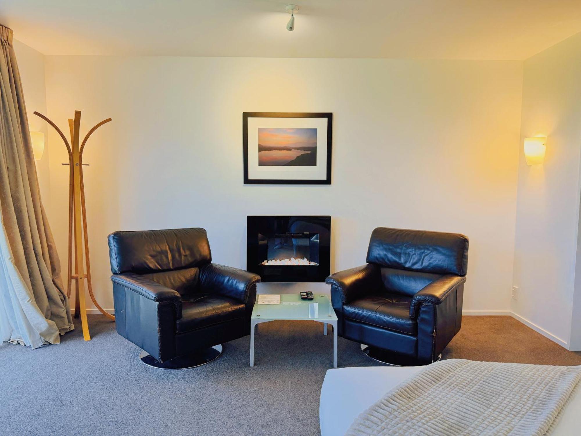 Premium King Suite Spa Bath Fireplace