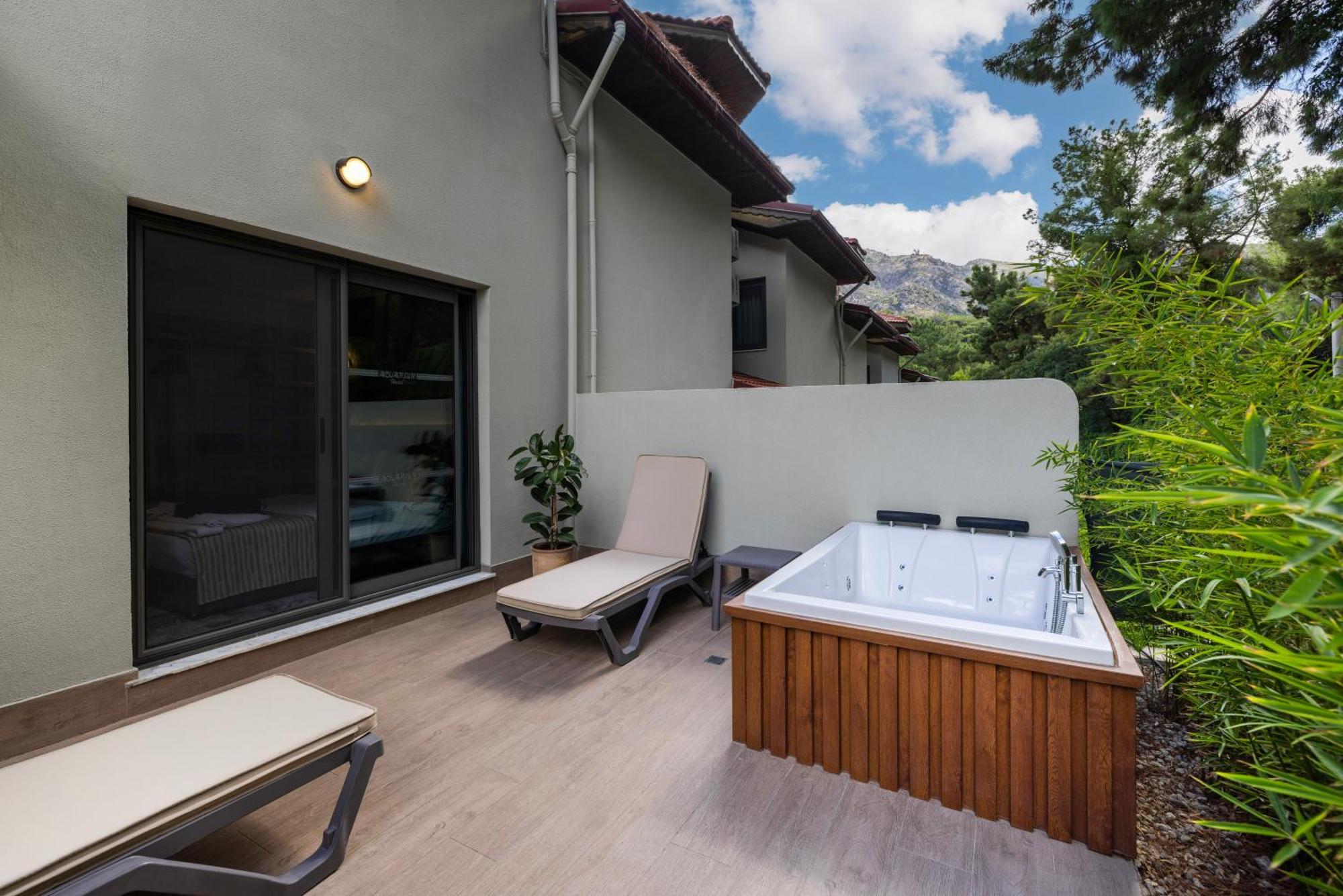 One-Bedroom Apartment Spa Bath