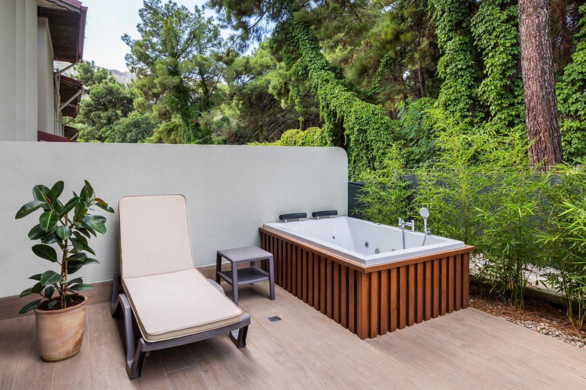 One-Bedroom Apartment Spa Bath