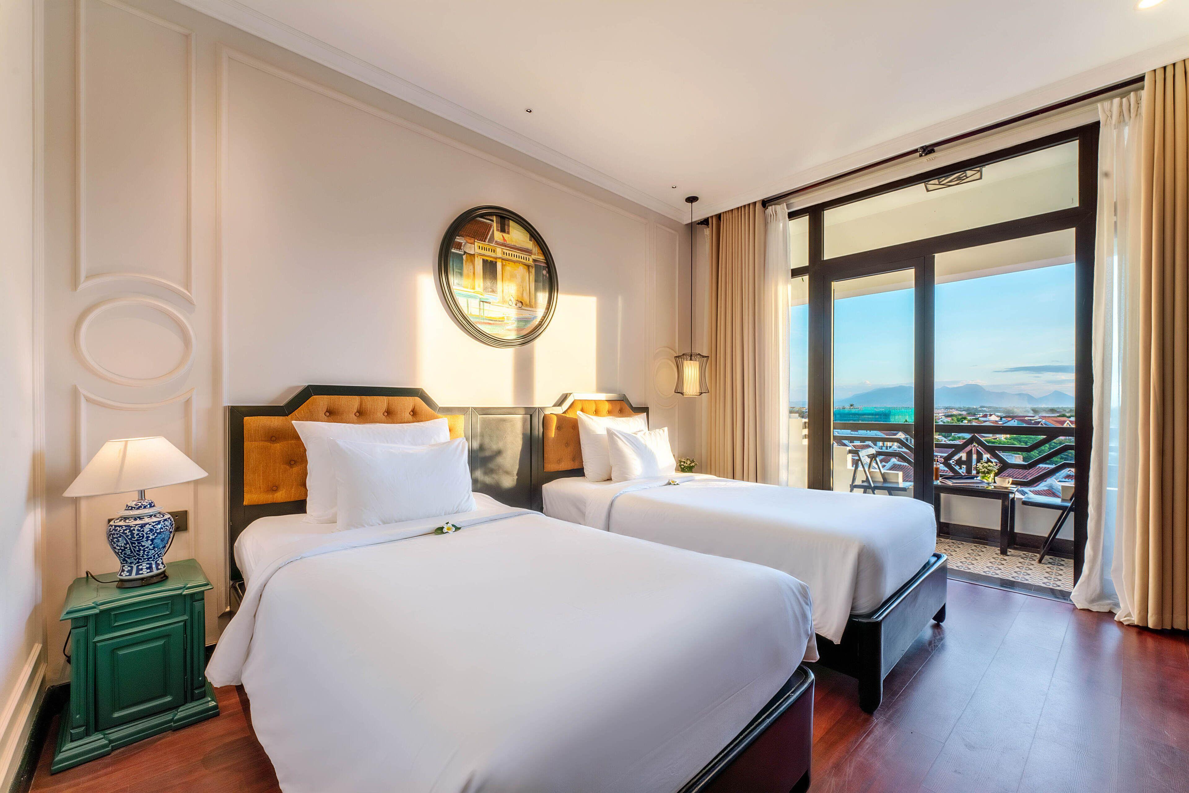 Deluxe Twin Room Balcony City View