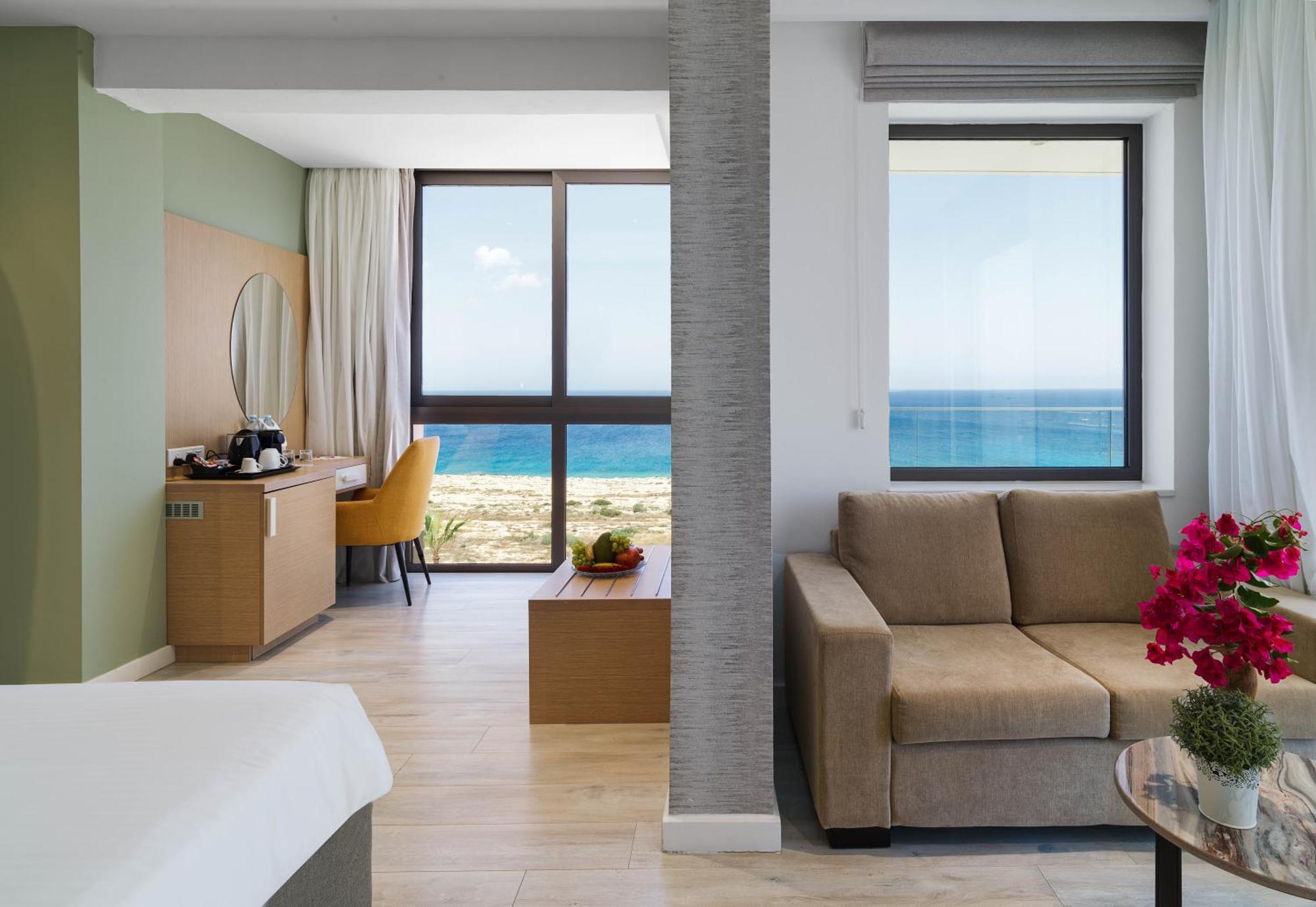 Junior Suite Sea View & Spa Bath