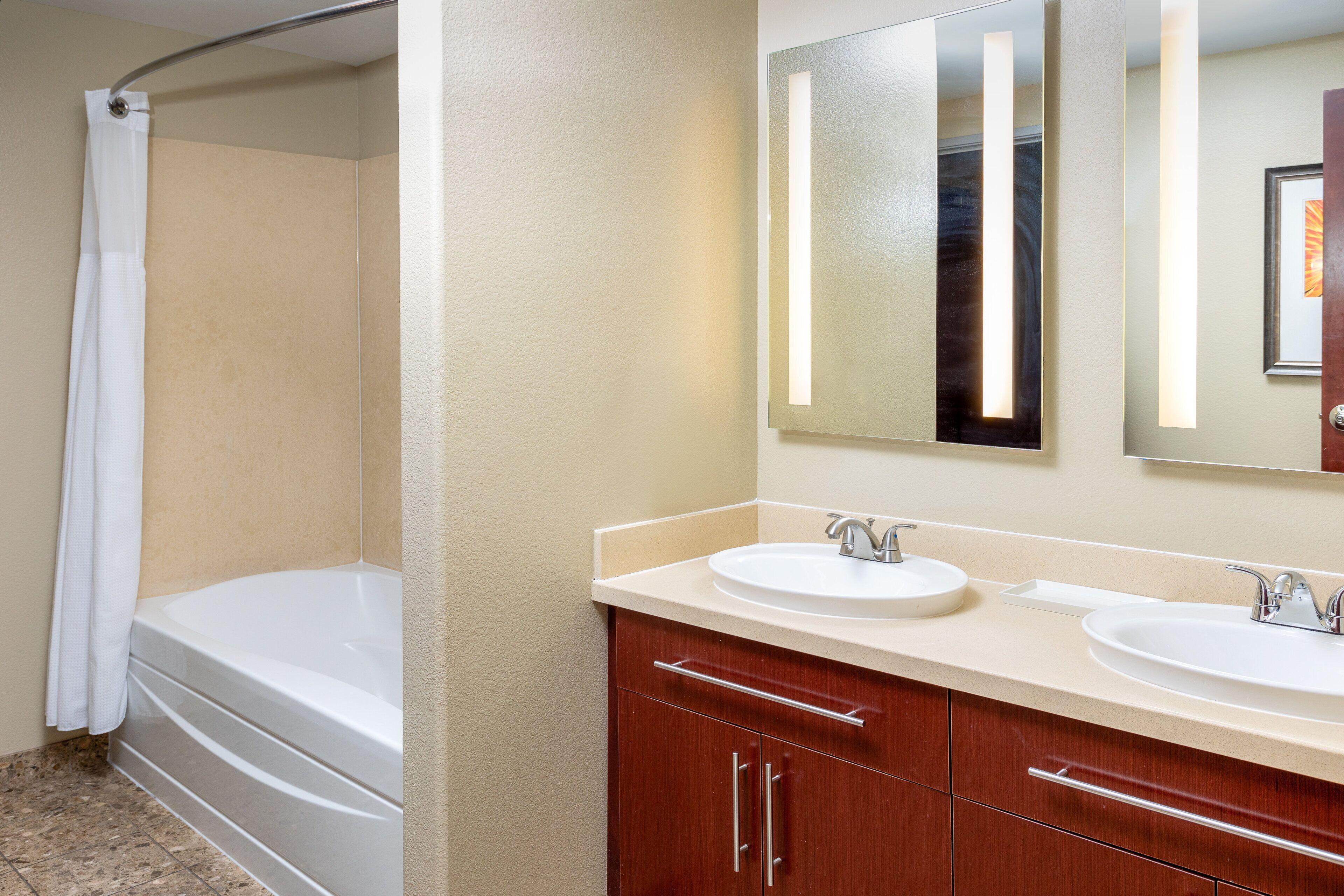 One-Bedroom King Suite City View