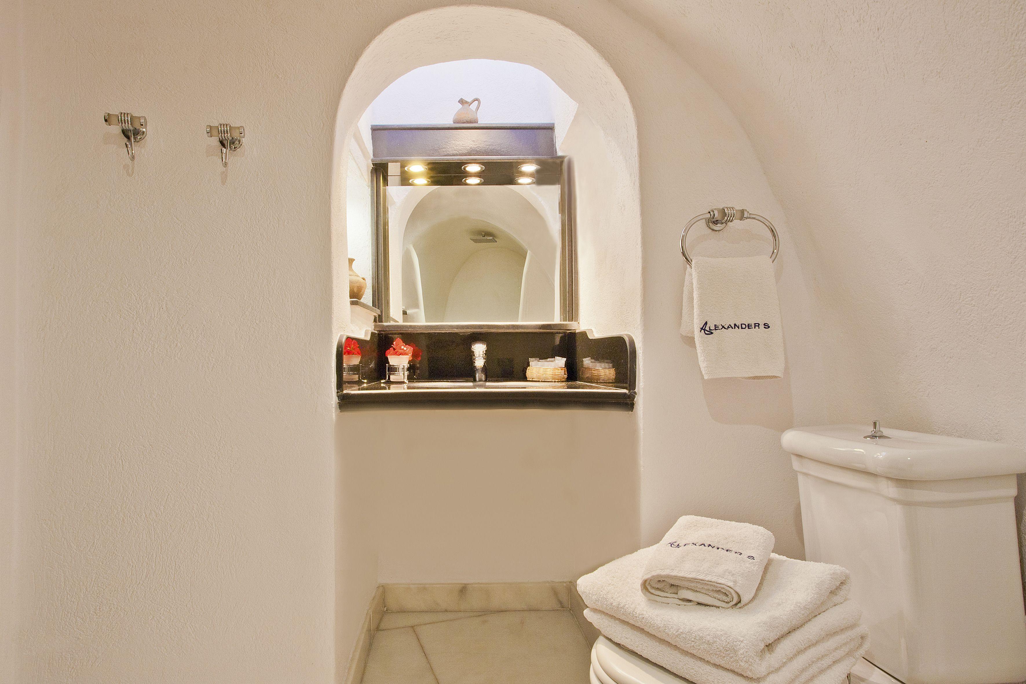 Grand Cave Suite Hot Tub & Caldera View