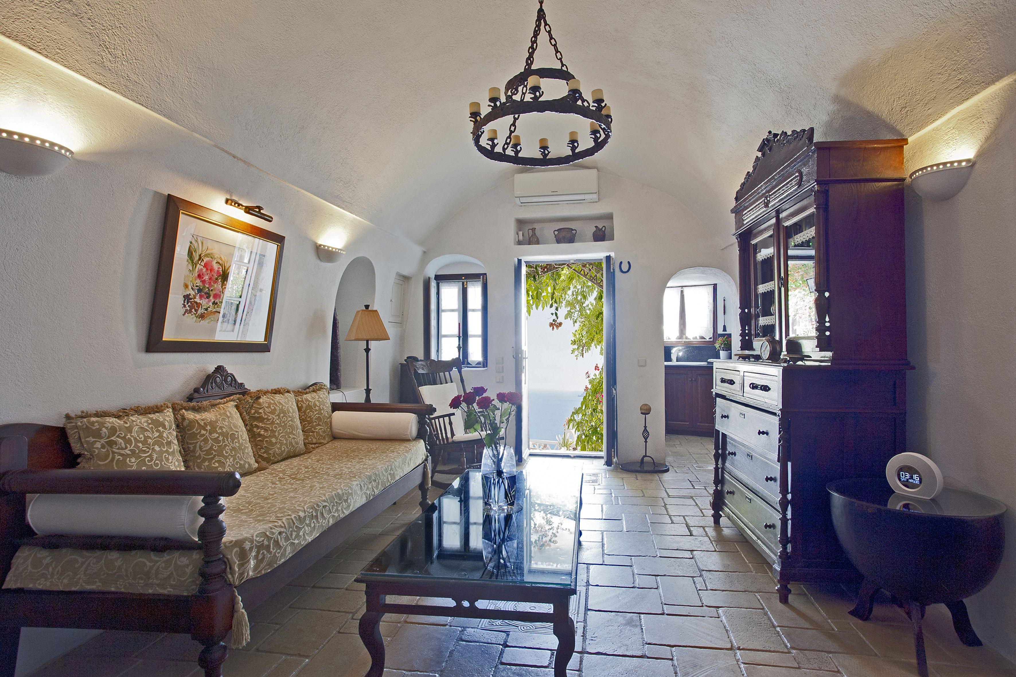 Grand Cave Suite Hot Tub & Caldera View