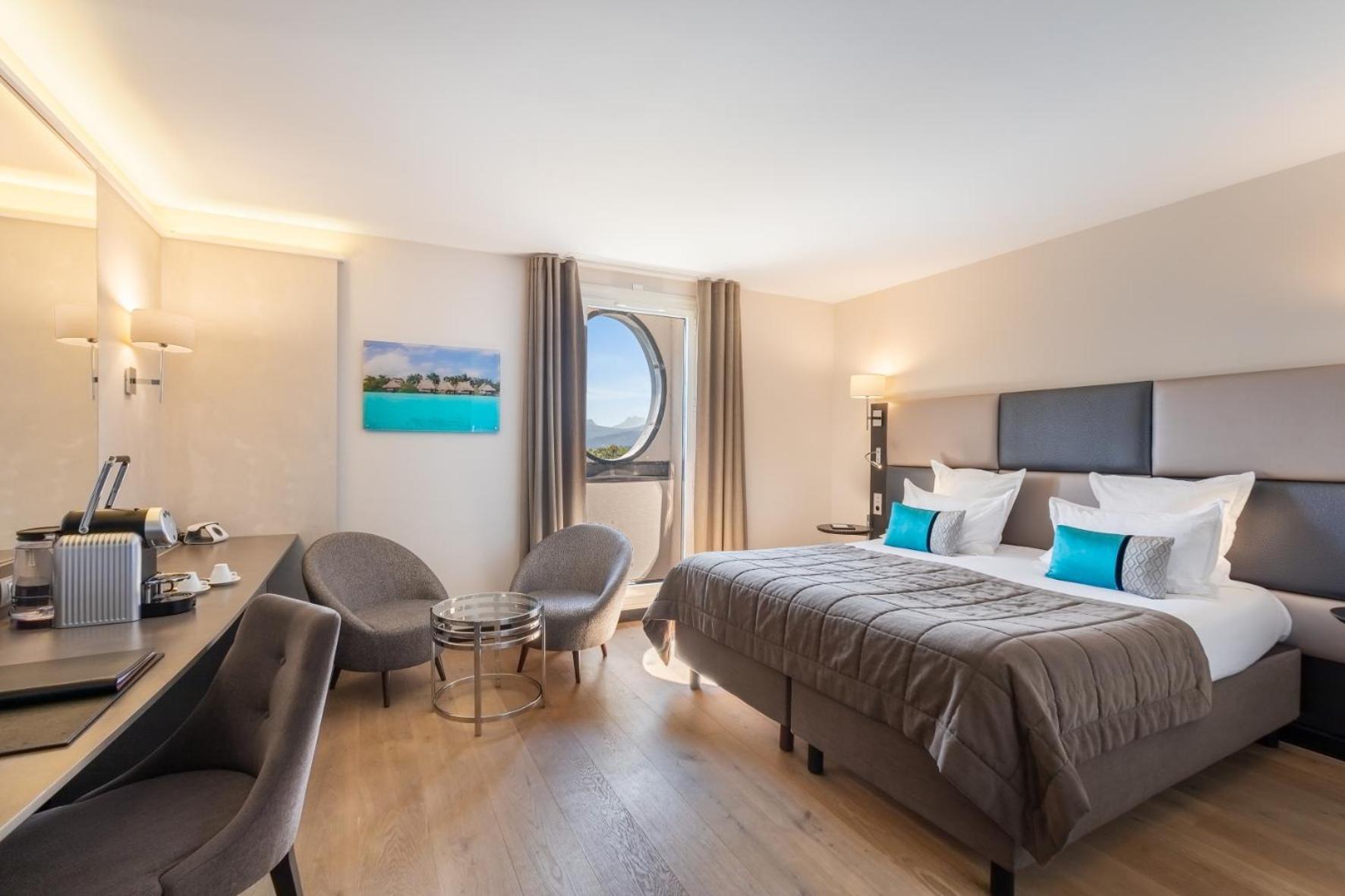 Prestige Lake Room Spa Access Reservation Needed