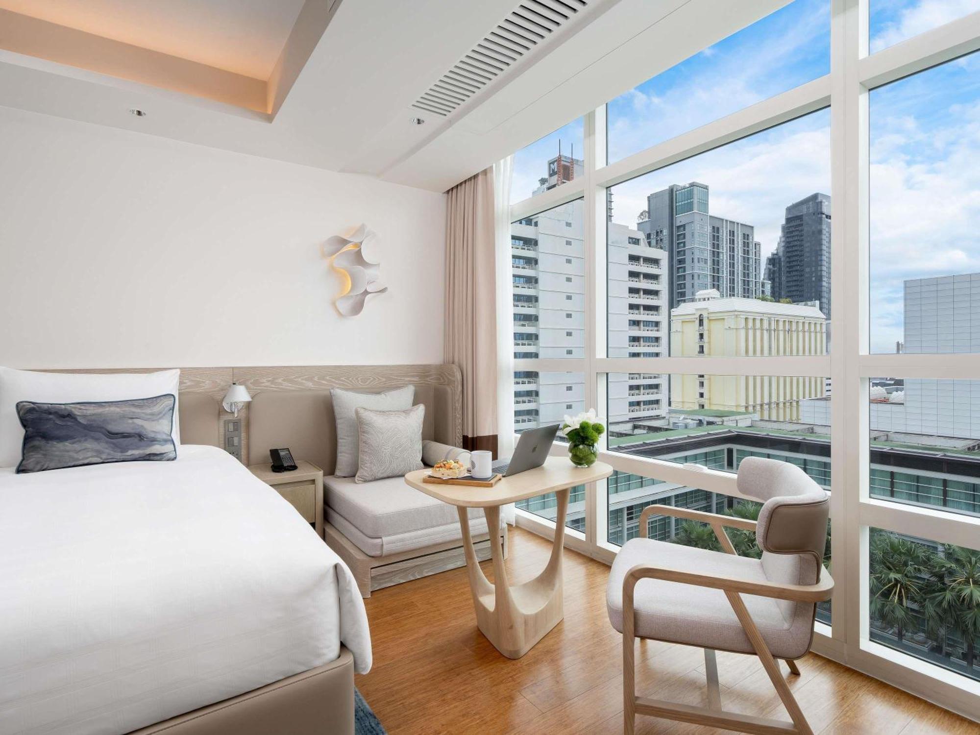 Premier Deluxe Double Room City View