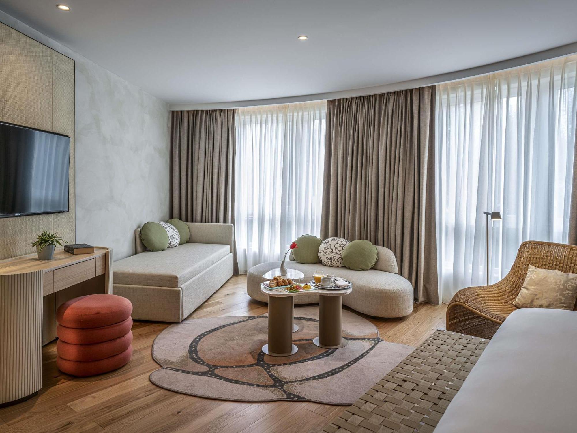 Deluxe King Suite