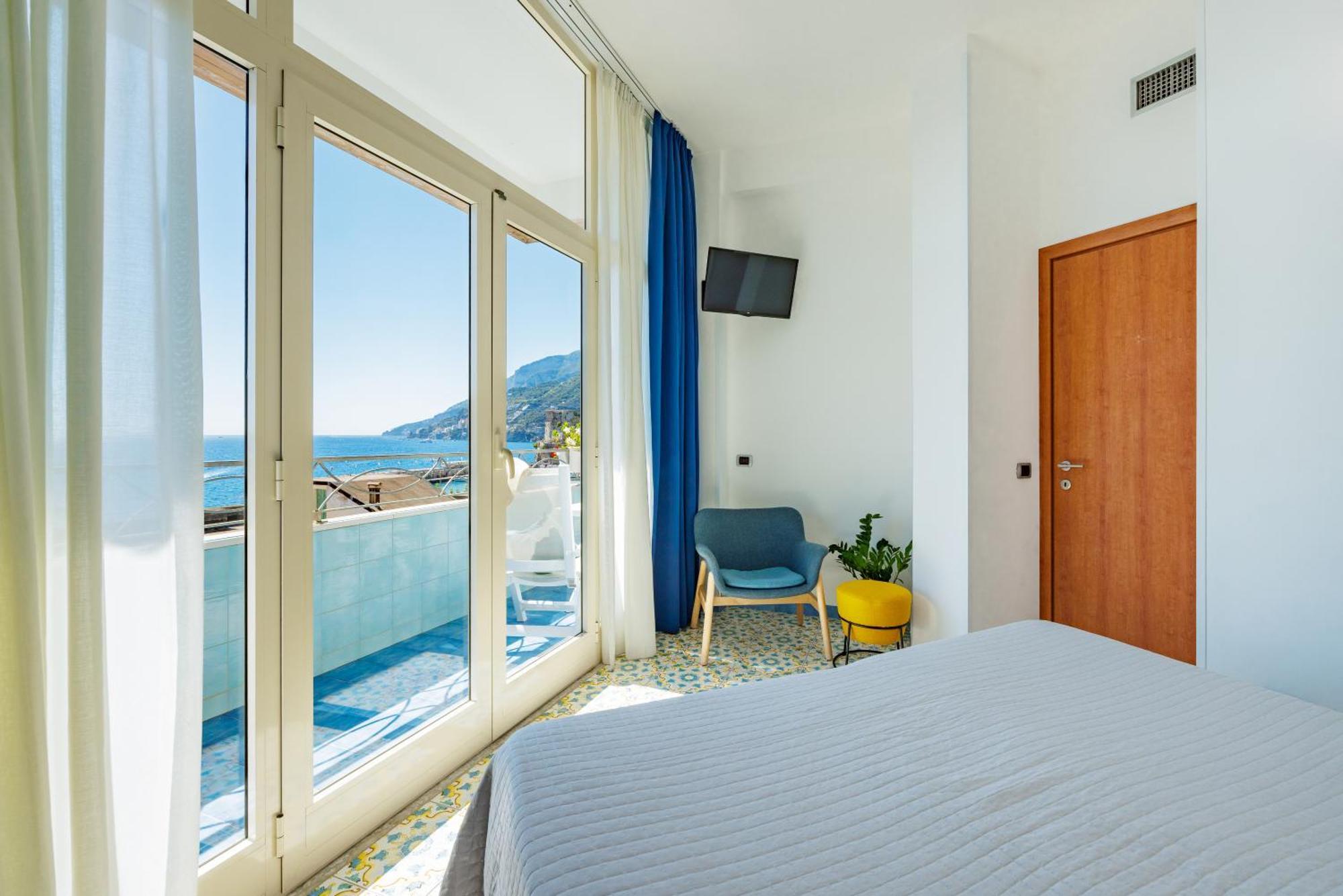 One-Bedroom Apartment Sea View
