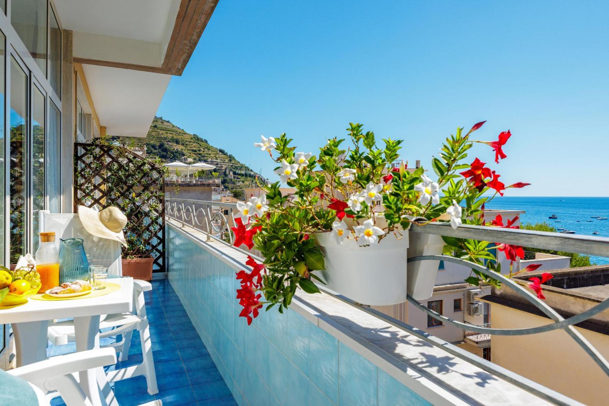 One-Bedroom Apartment Sea View