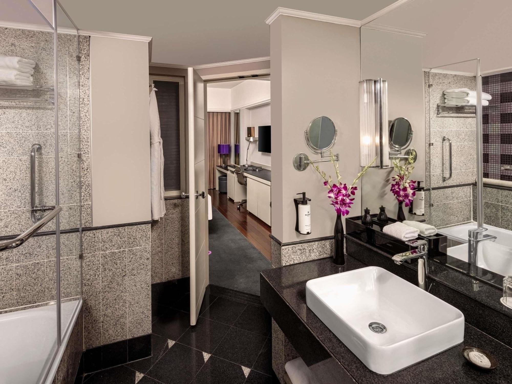 Superior Twin Room Club Access