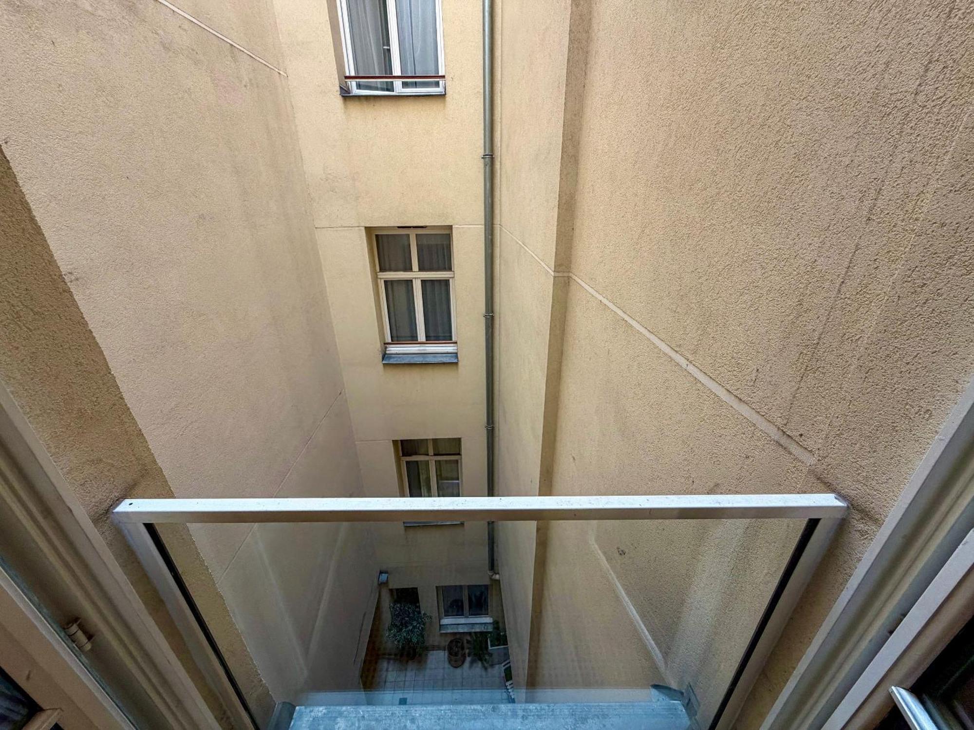 CLASSIC Double Room – Courtyard View
