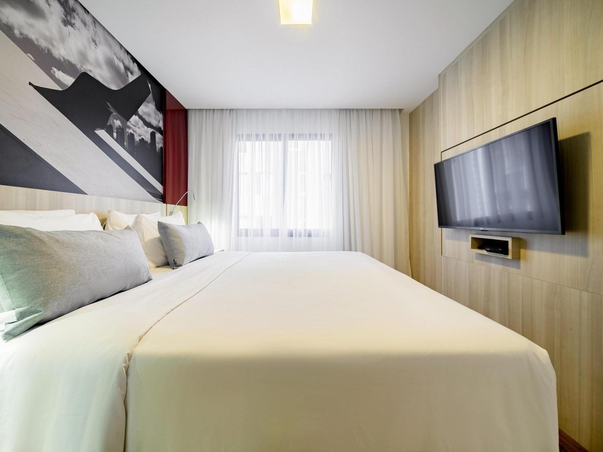 Apartment mit einem Doppelbett und Schlafsofa