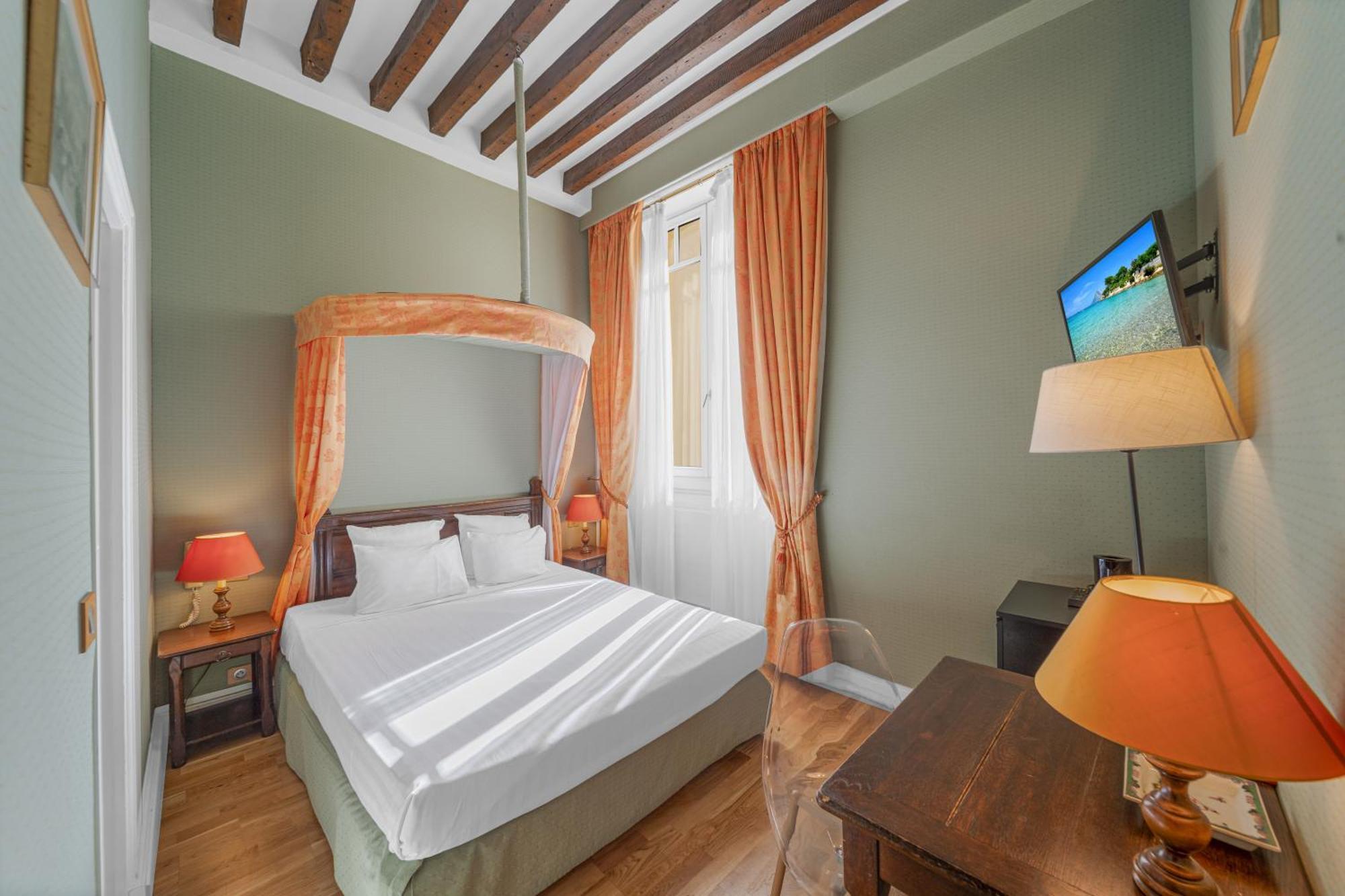 Classic Double Room