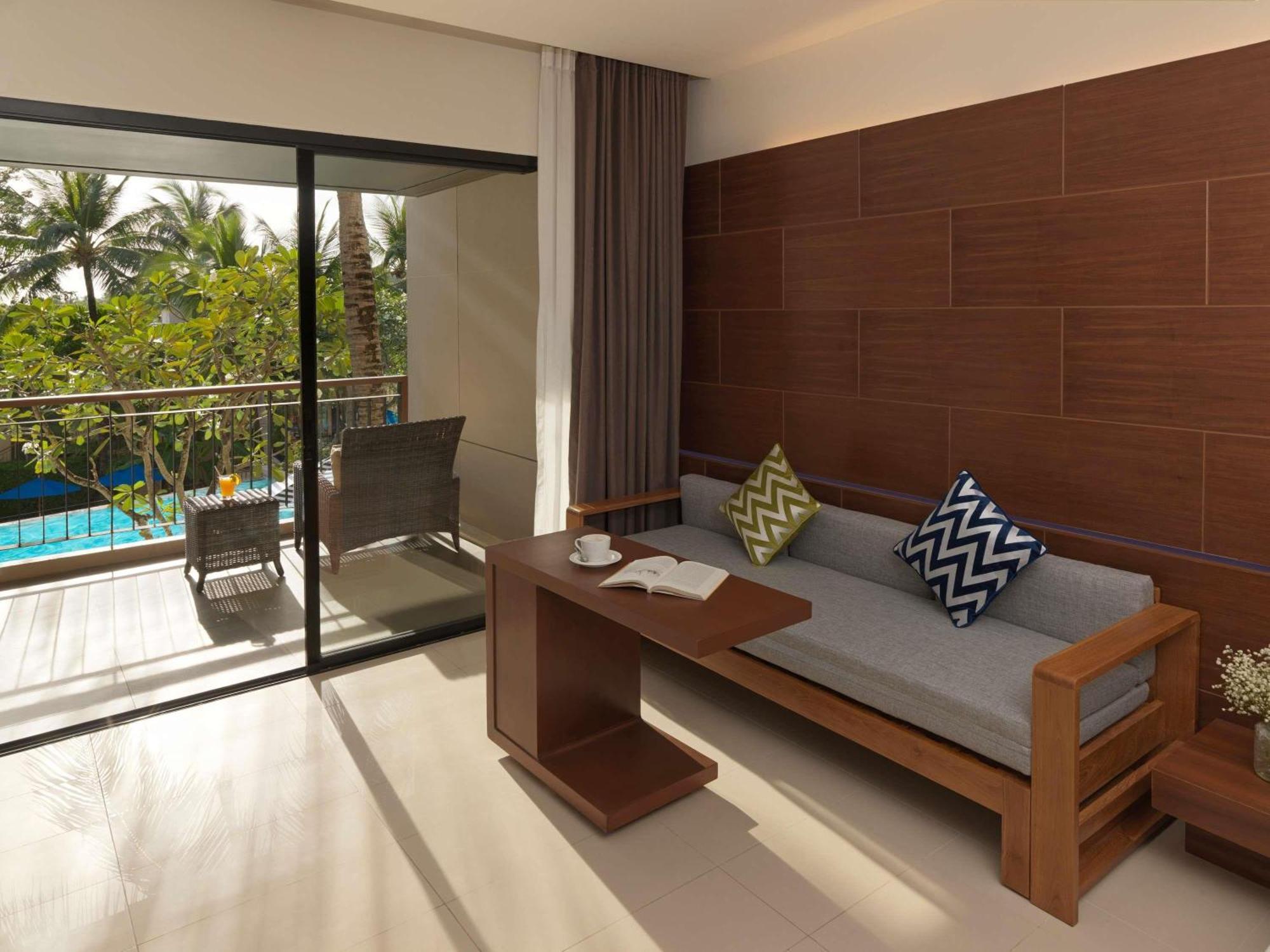 Deluxe Room Pool View 1 King Bed 1 Sofa-Bed,1717028859:JPEG