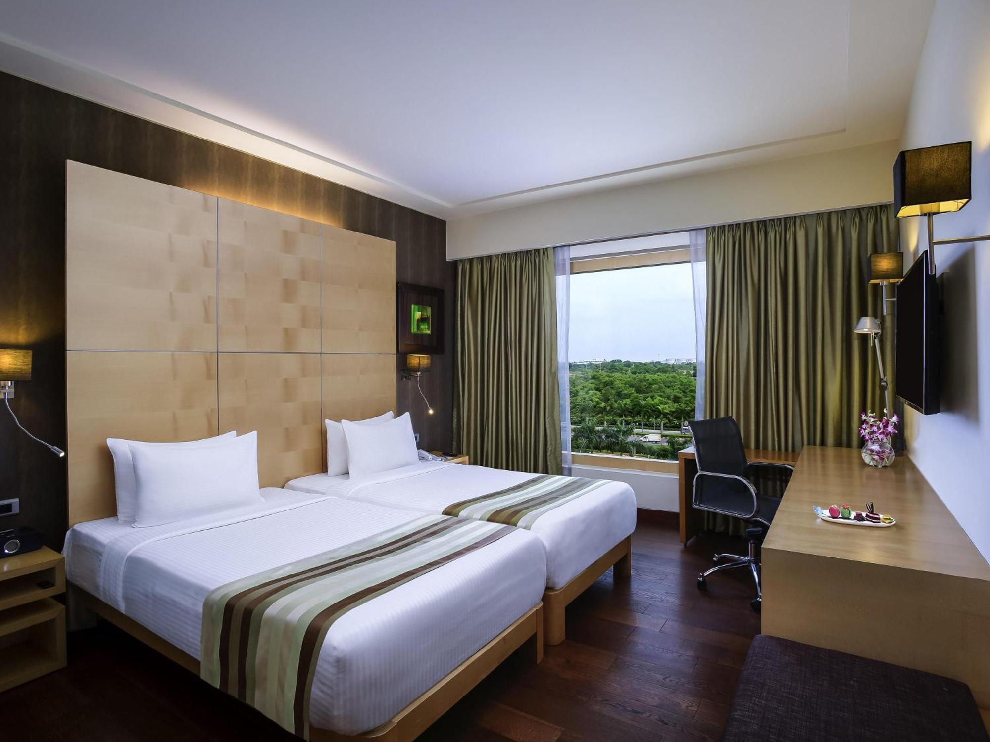 Premier Twin Beds with Lounge Access - Happy Hours 6:30 PM to 8:30 PM