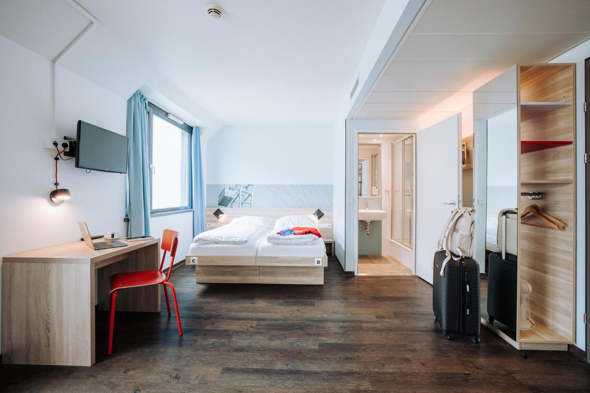 Twin Room,1717052262:JPEG