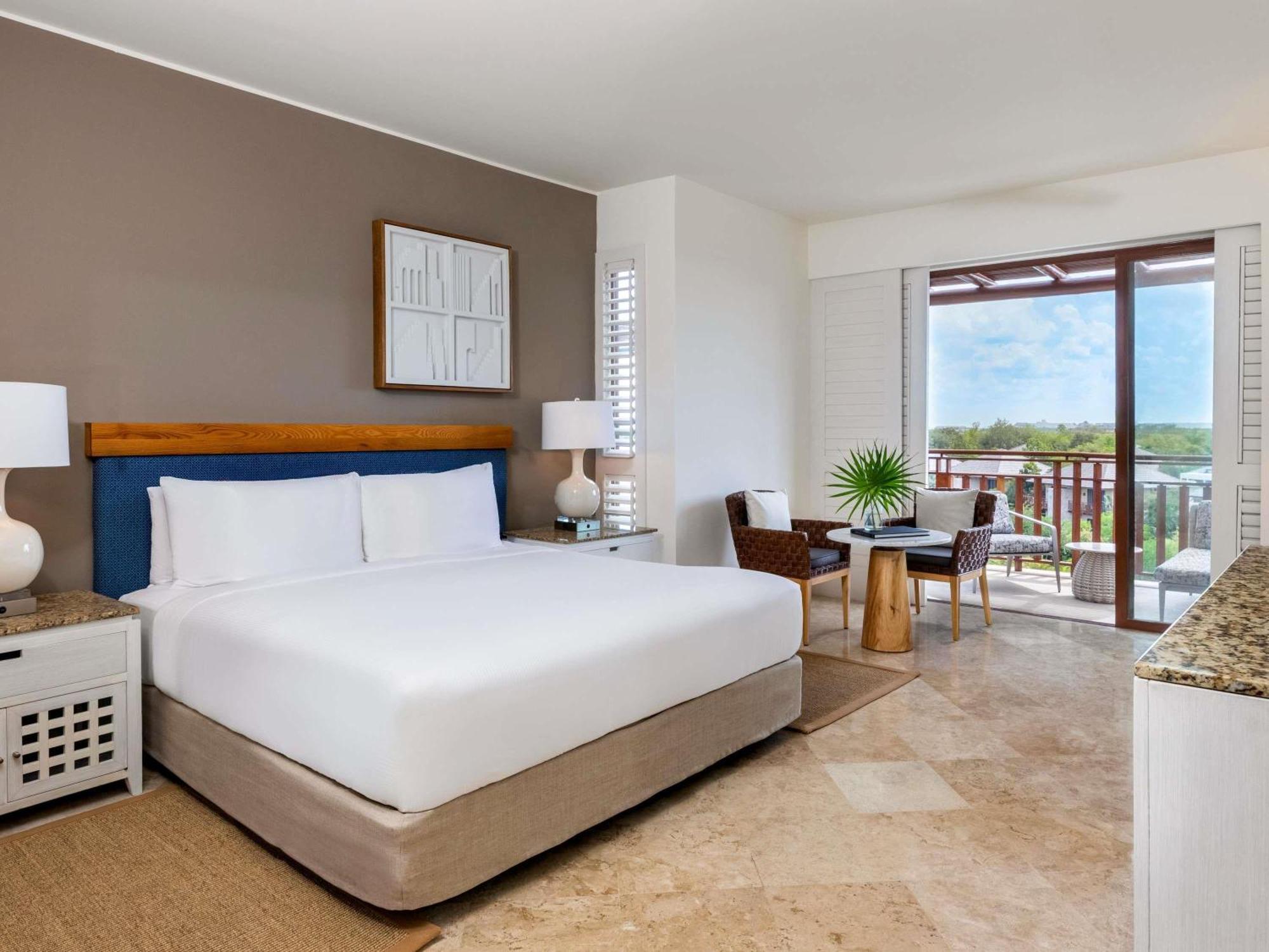 Quarto Fairmont com Cama King-size e Banheira de Imersão - Vista do Jardim
