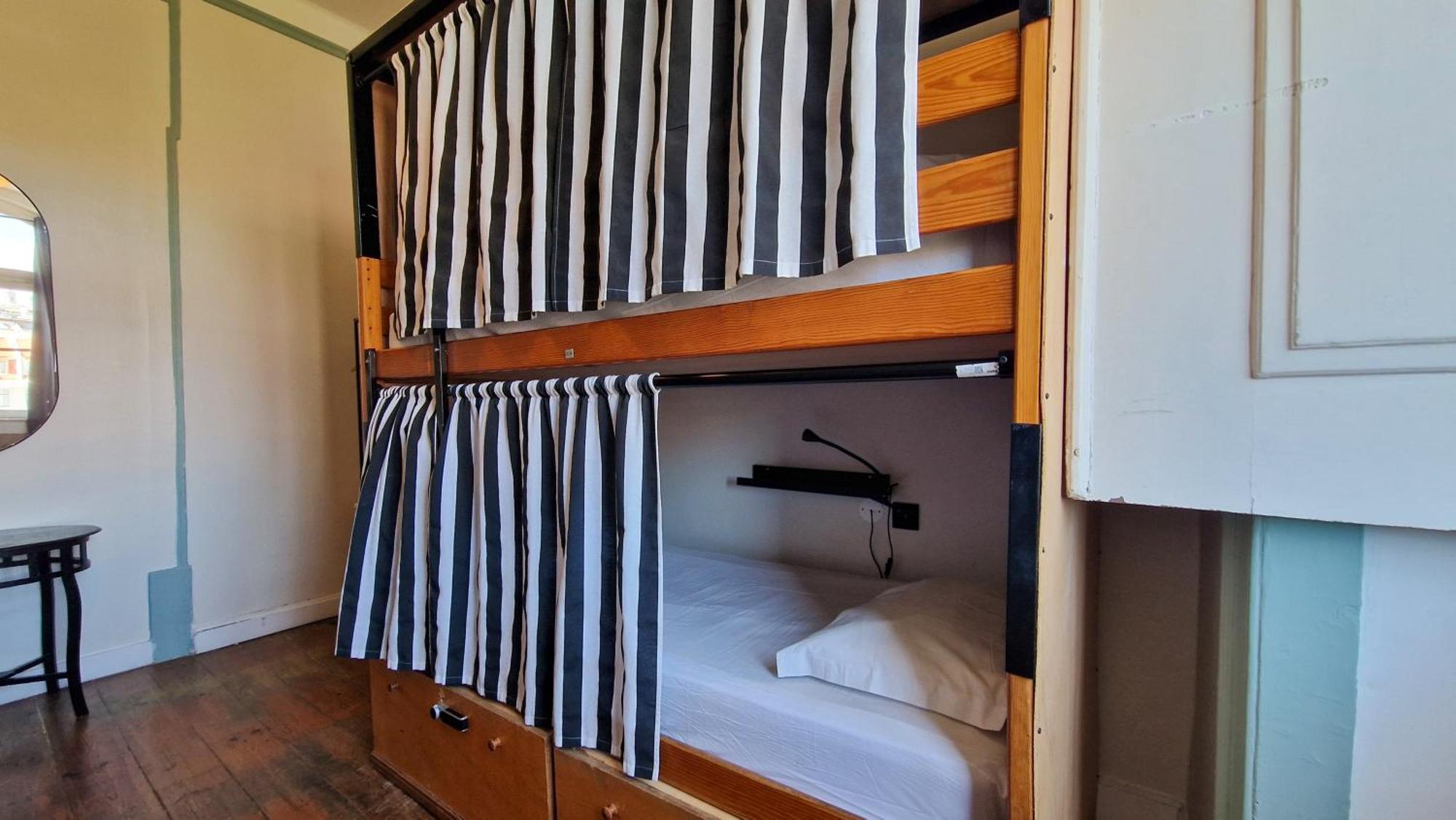 Bed 4-Bed Mixed Dormitory Room