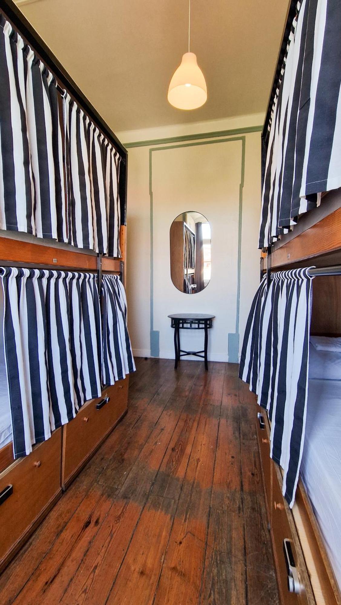 Bed 4-Bed Mixed Dormitory Room