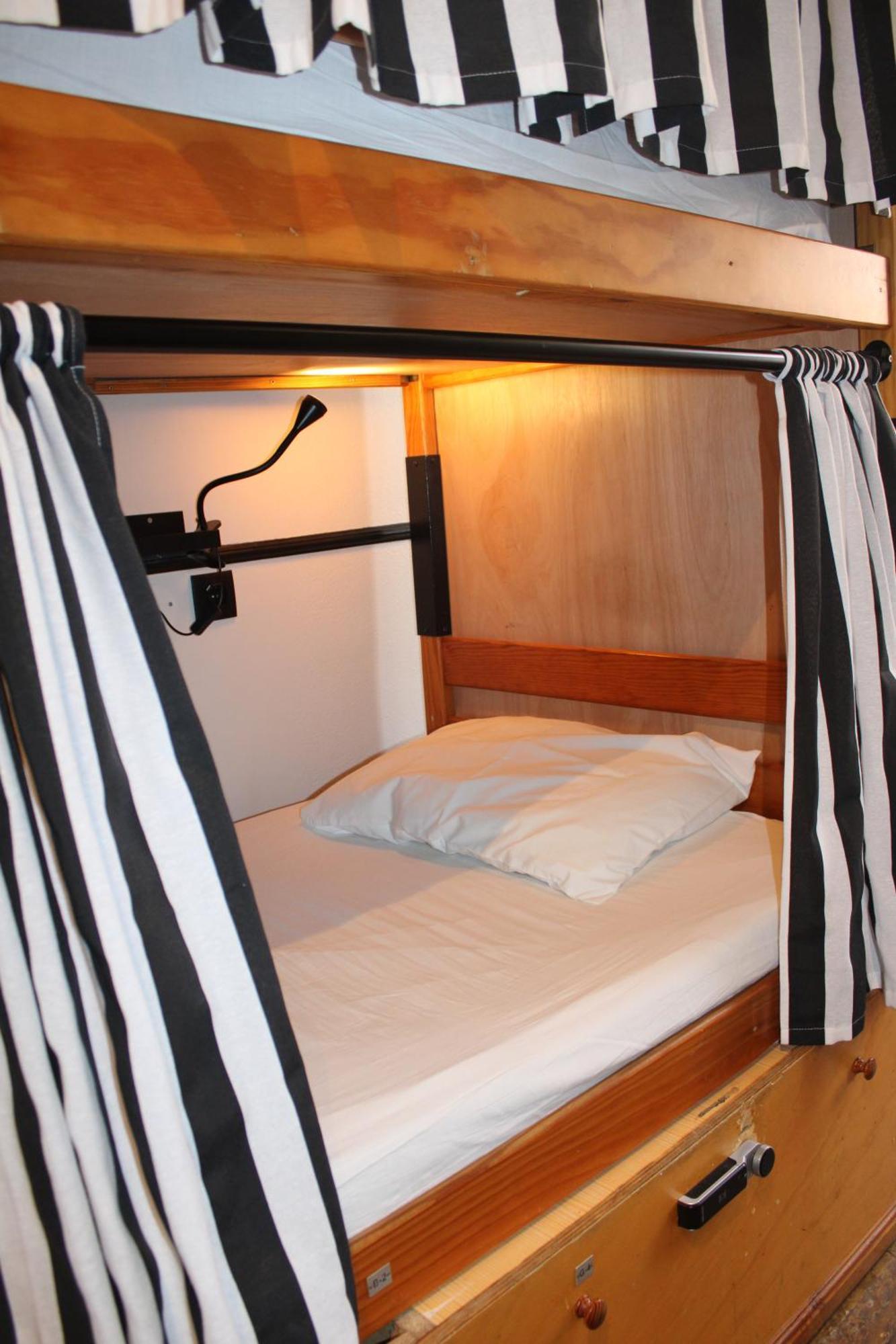 Bed 4-Bed Mixed Dormitory Room