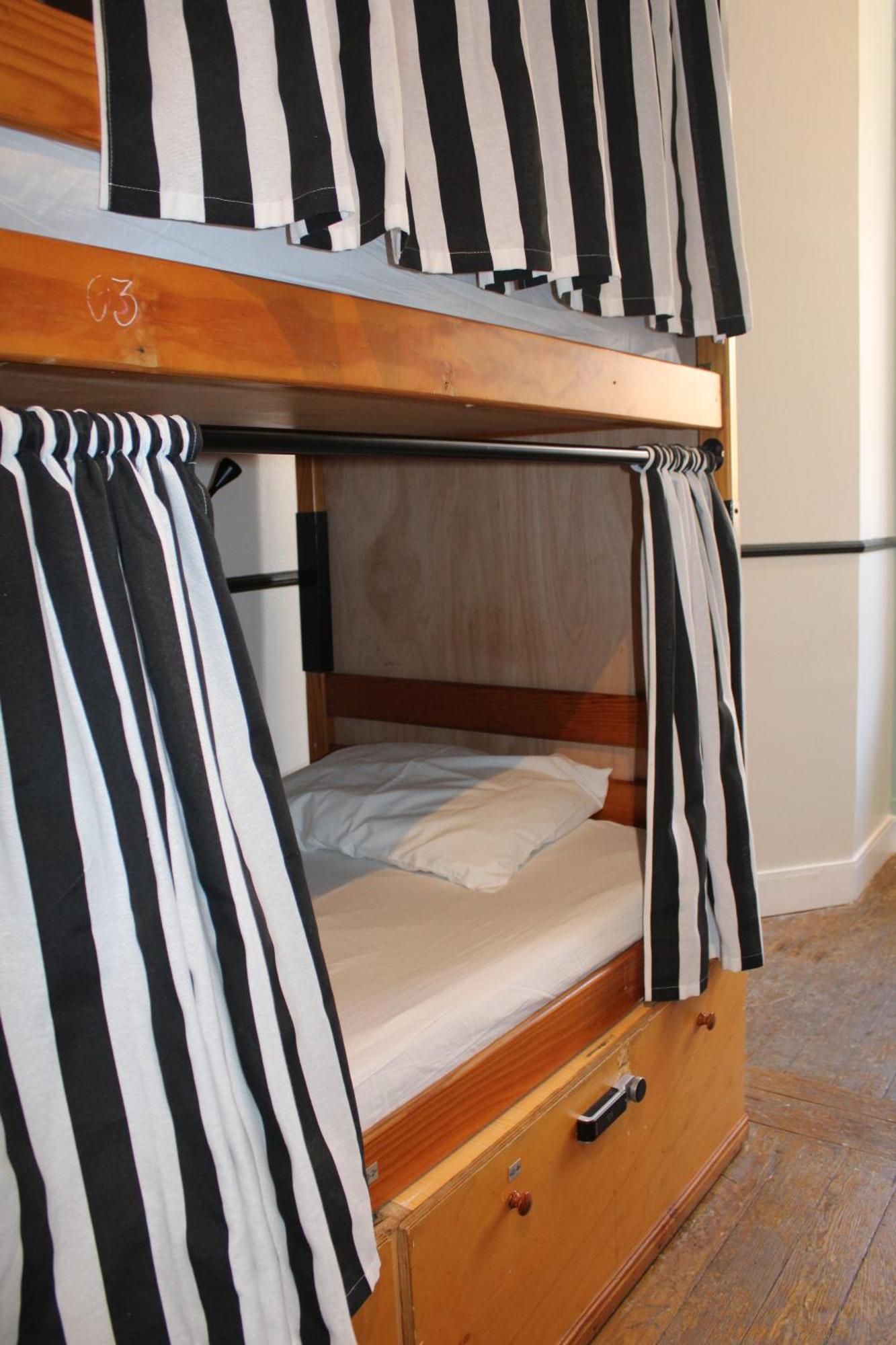 Bed 4-Bed Mixed Dormitory Room