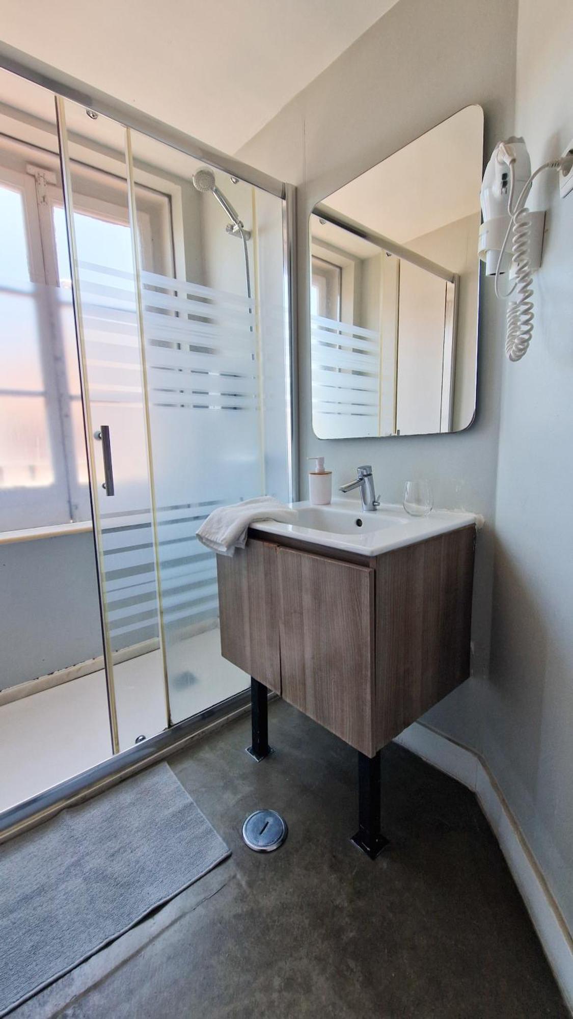 Deluxe Double Room private bathroom Castle View