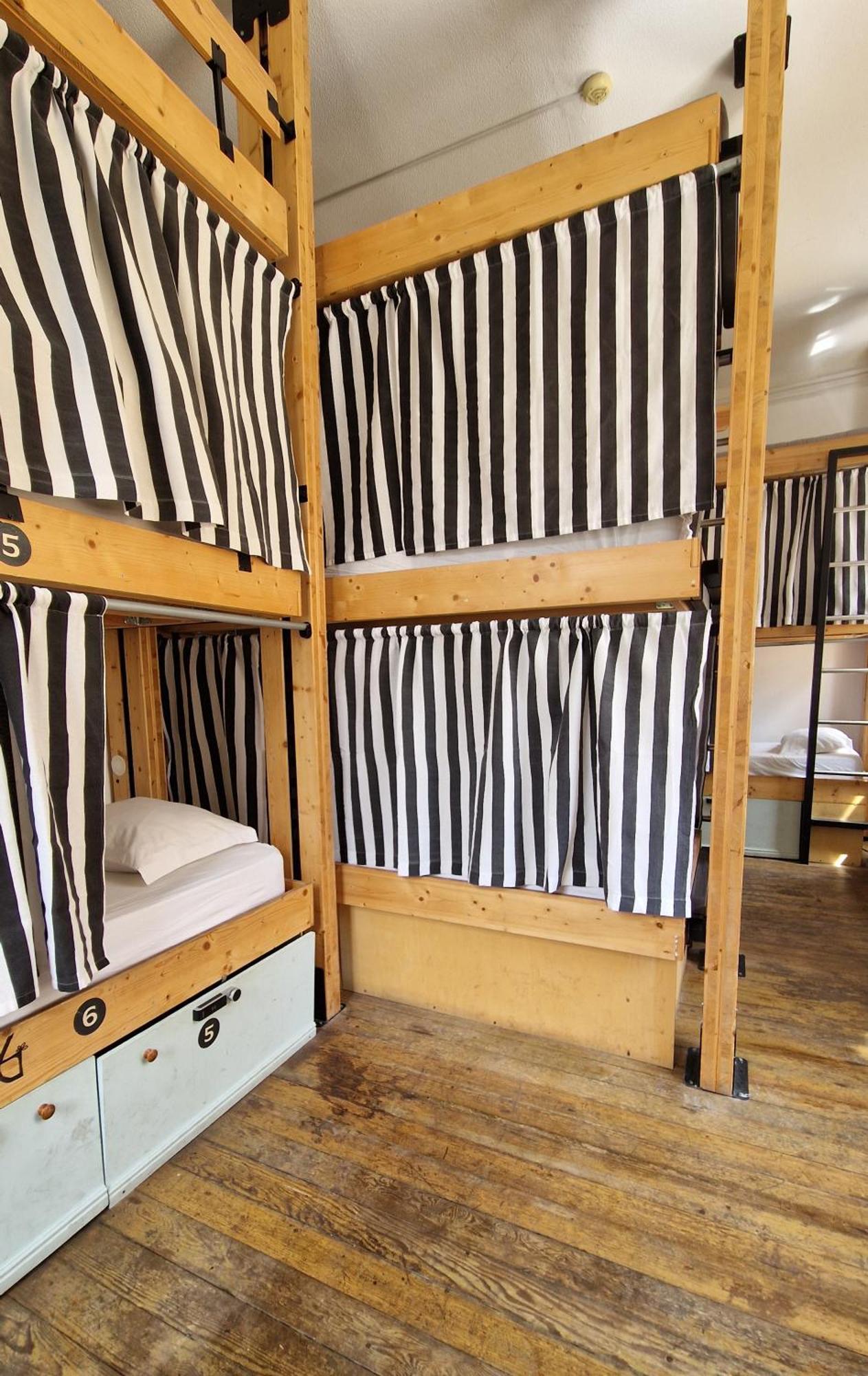 Bed 6-Bed Mixed Dormitory Room