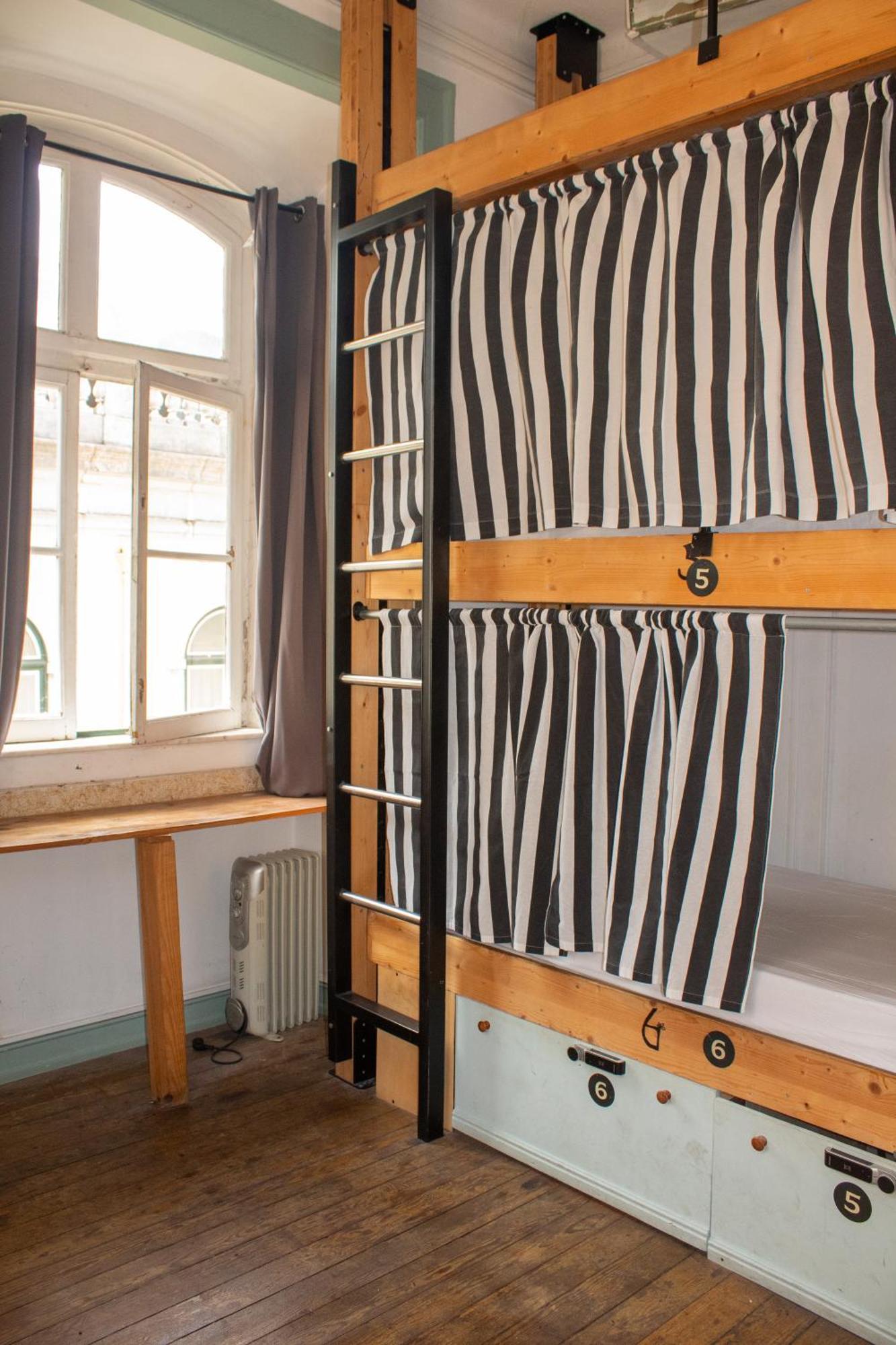 Bed 6-Bed Mixed Dormitory Room