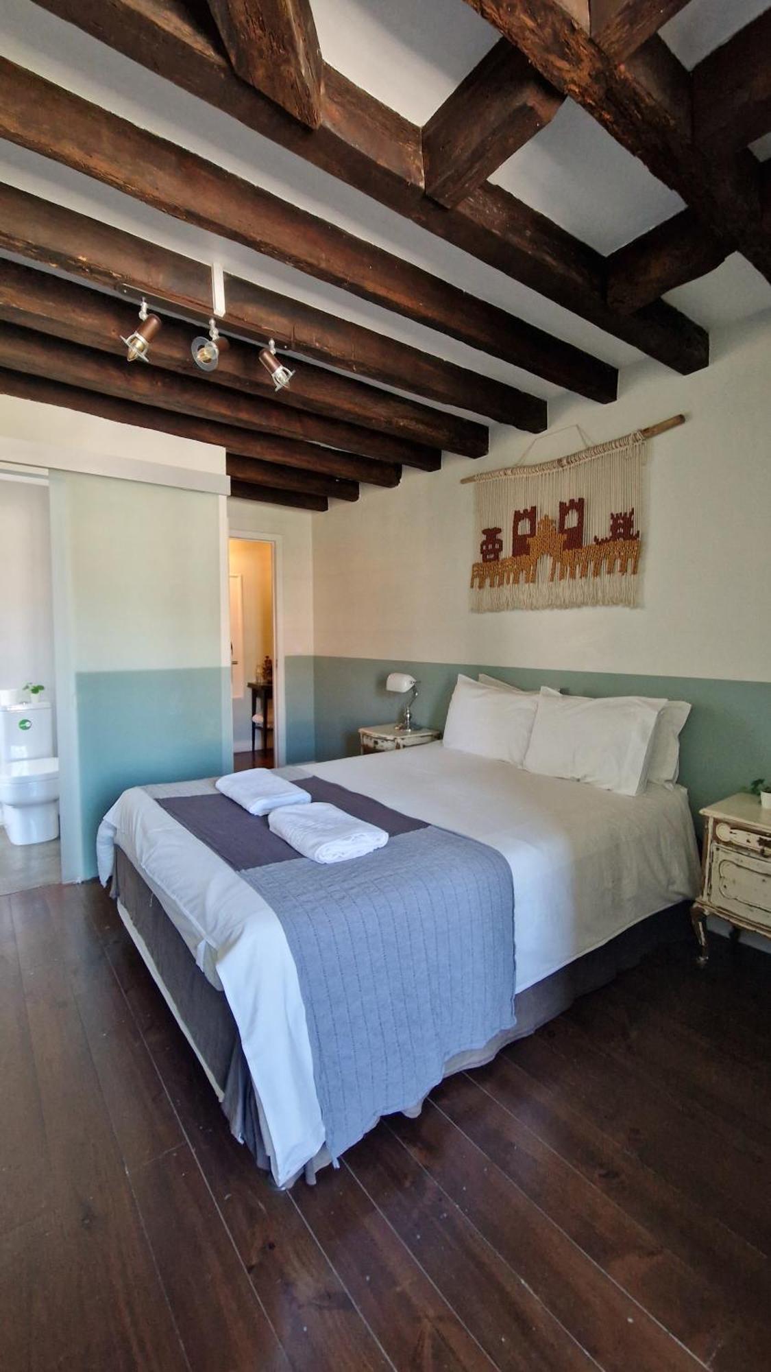 Deluxe Double Room private bathroom Castle View