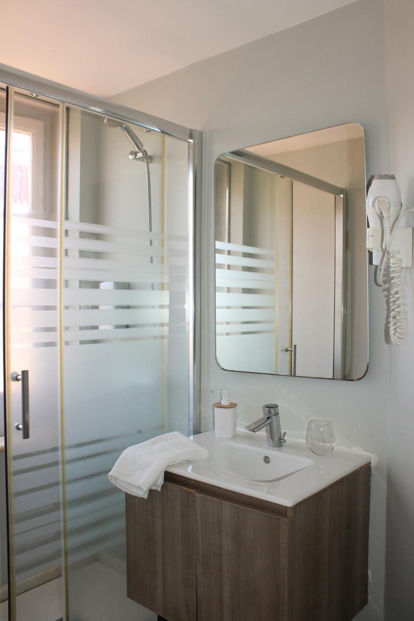 Deluxe Double Room private bathroom Castle View
