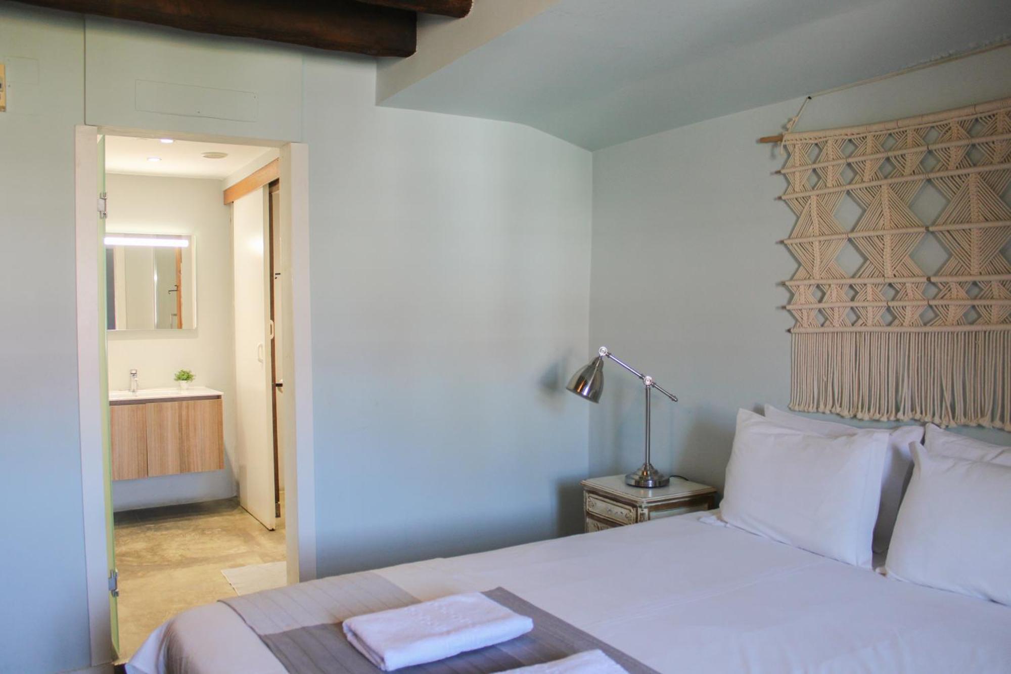 Deluxe Double Room private bathroom Castle View