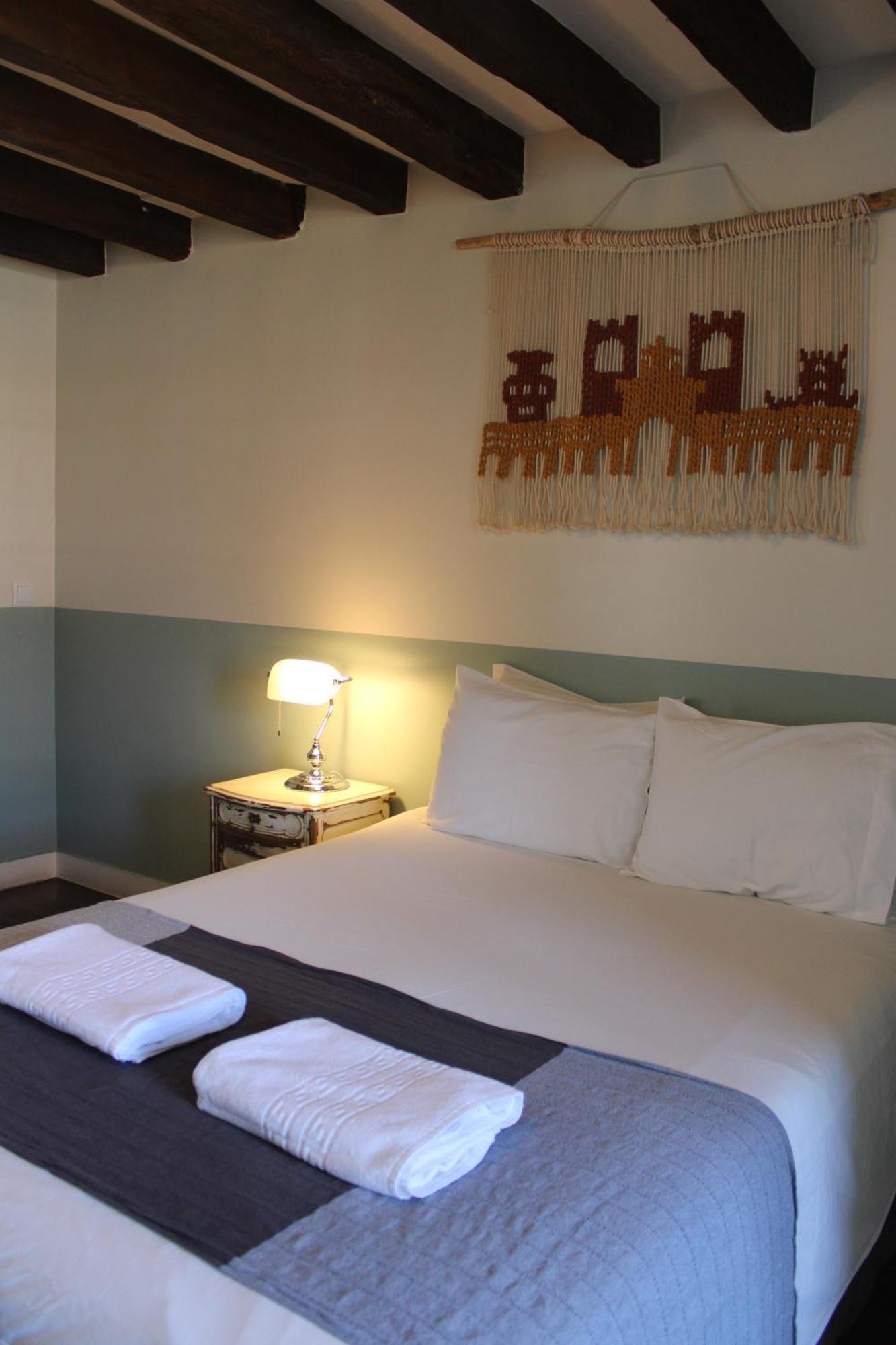 Deluxe Double Room private bathroom Castle View