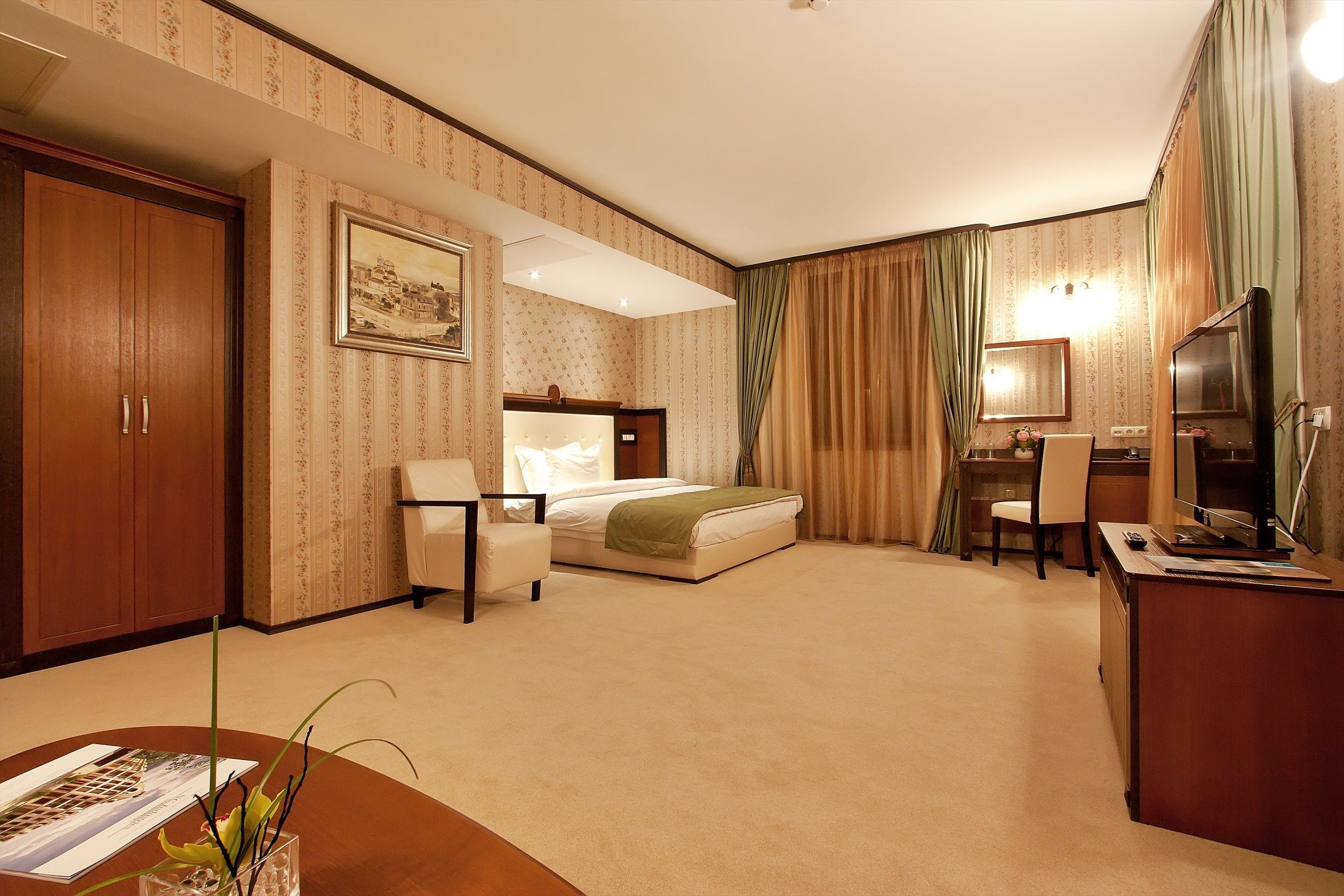 Junior King Suite