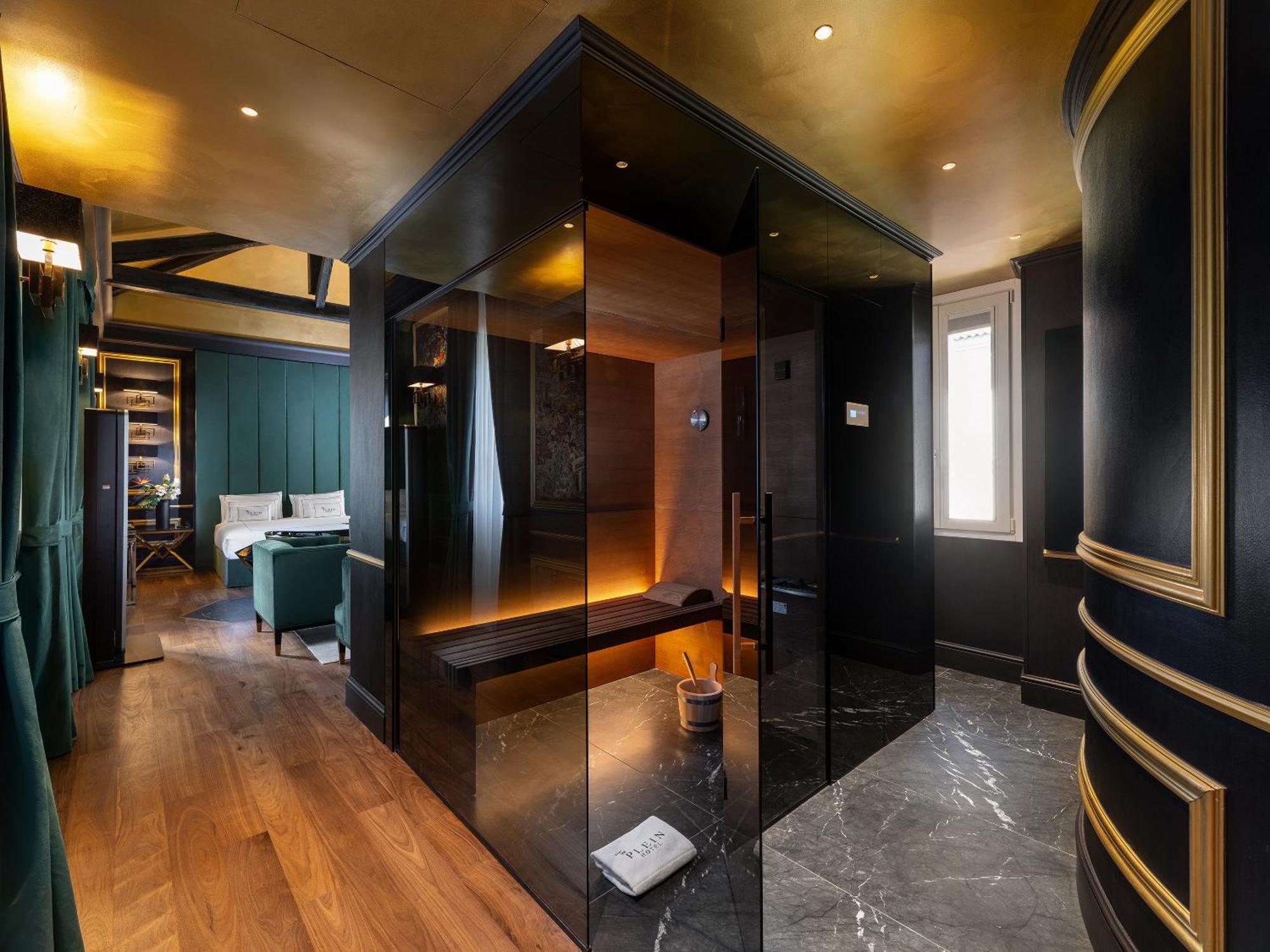 Deluxe Suite Sauna
