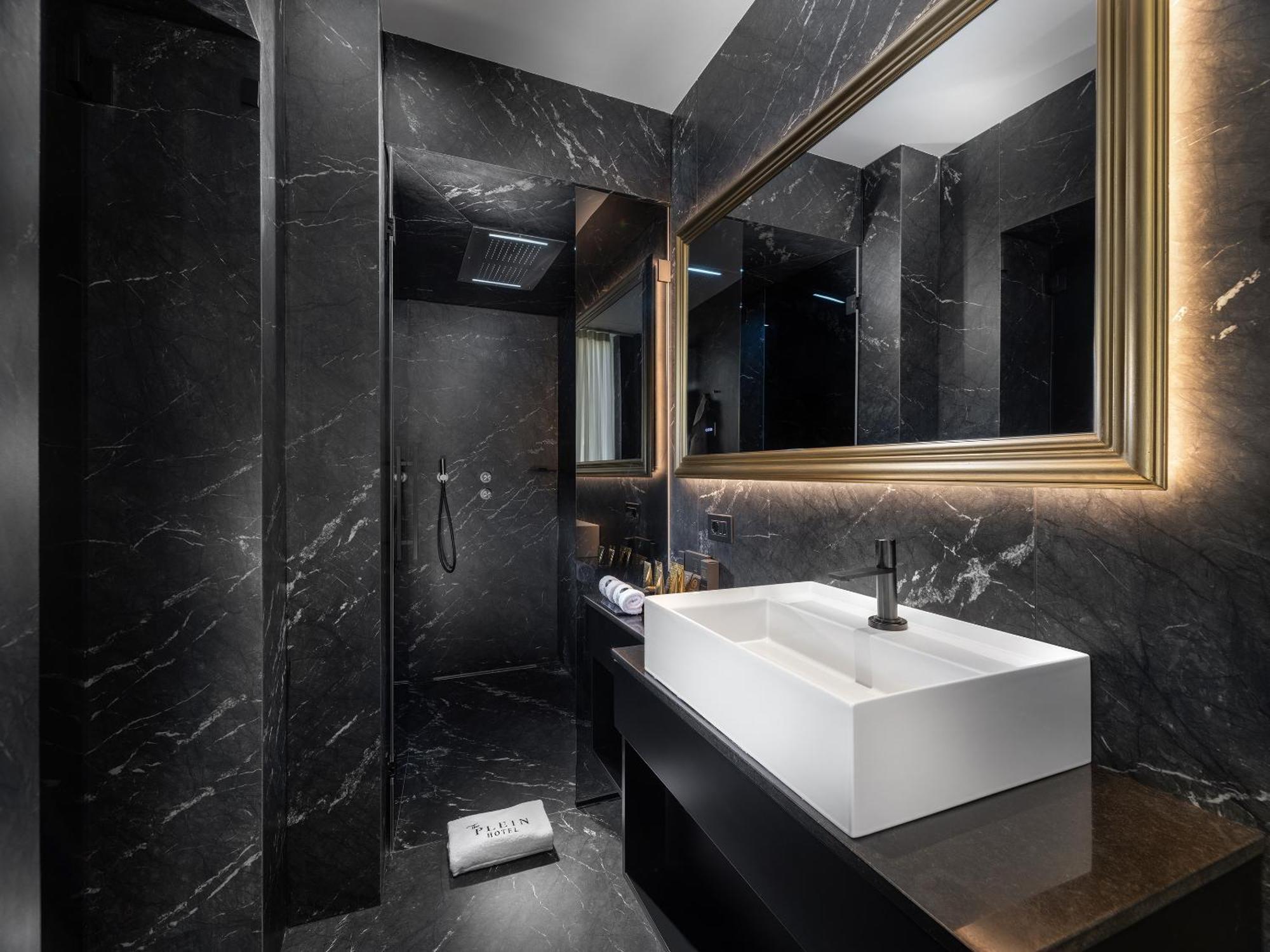 Deluxe Suite Sauna