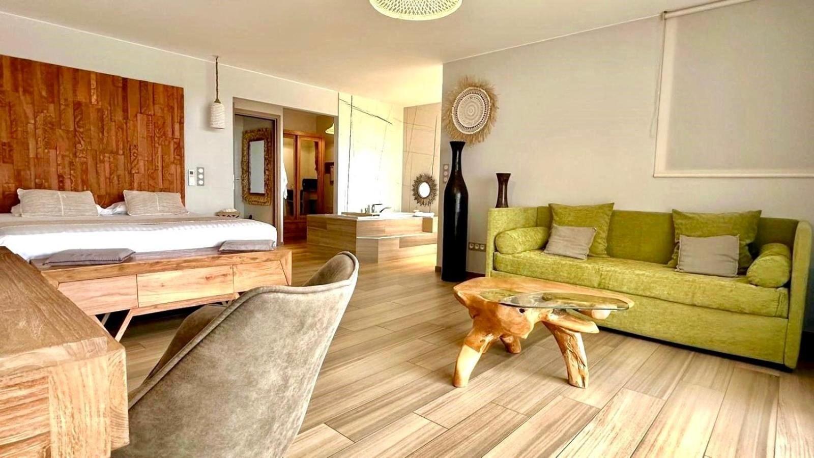 Suite with Sea View,1722884271:JPEG