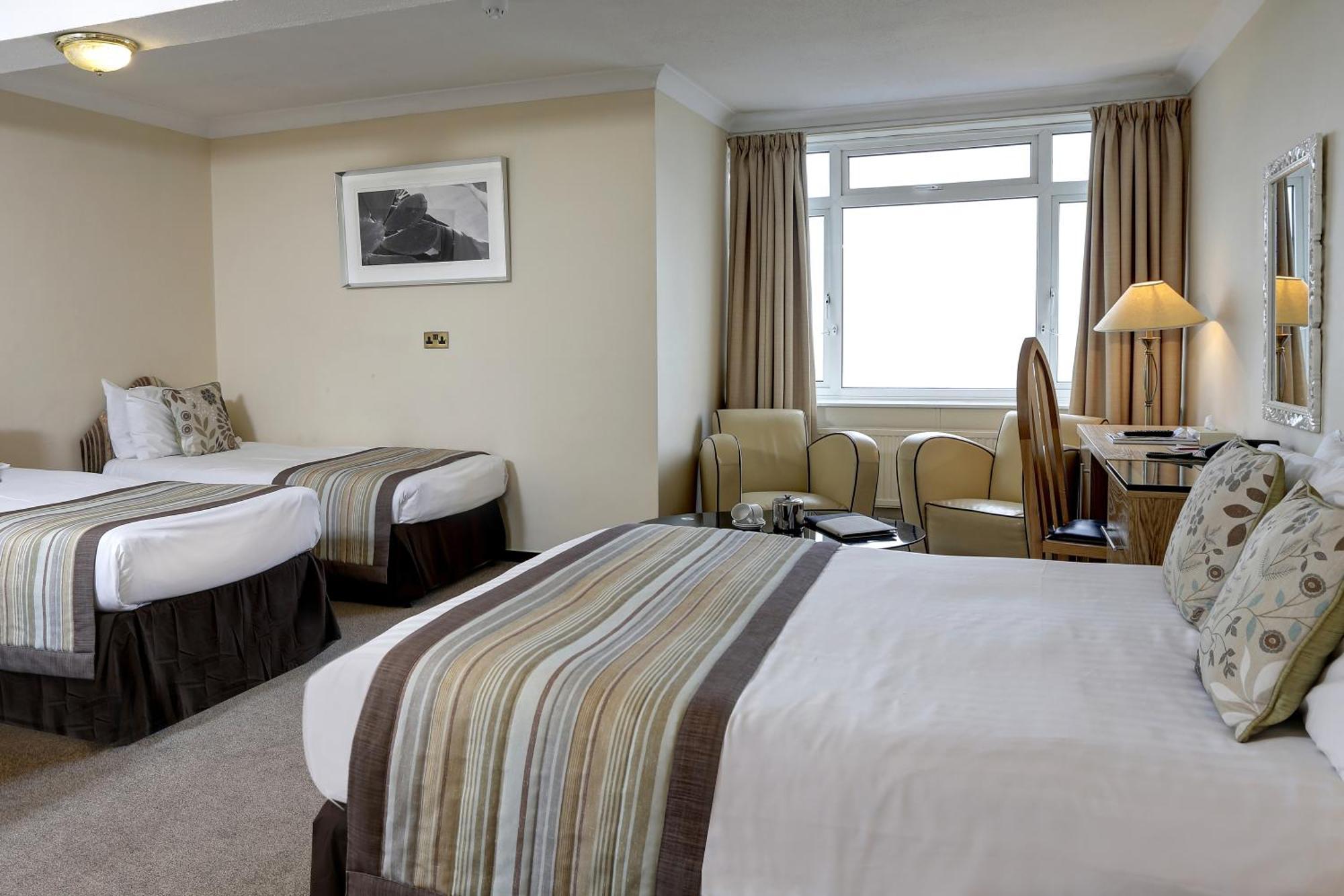 Family Room 1 Double 2 Twin Beds Sea View Non-Smoking