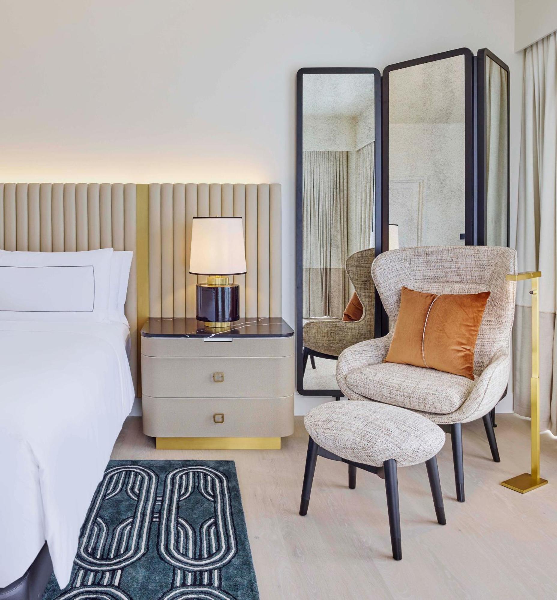 Premier King Room City View