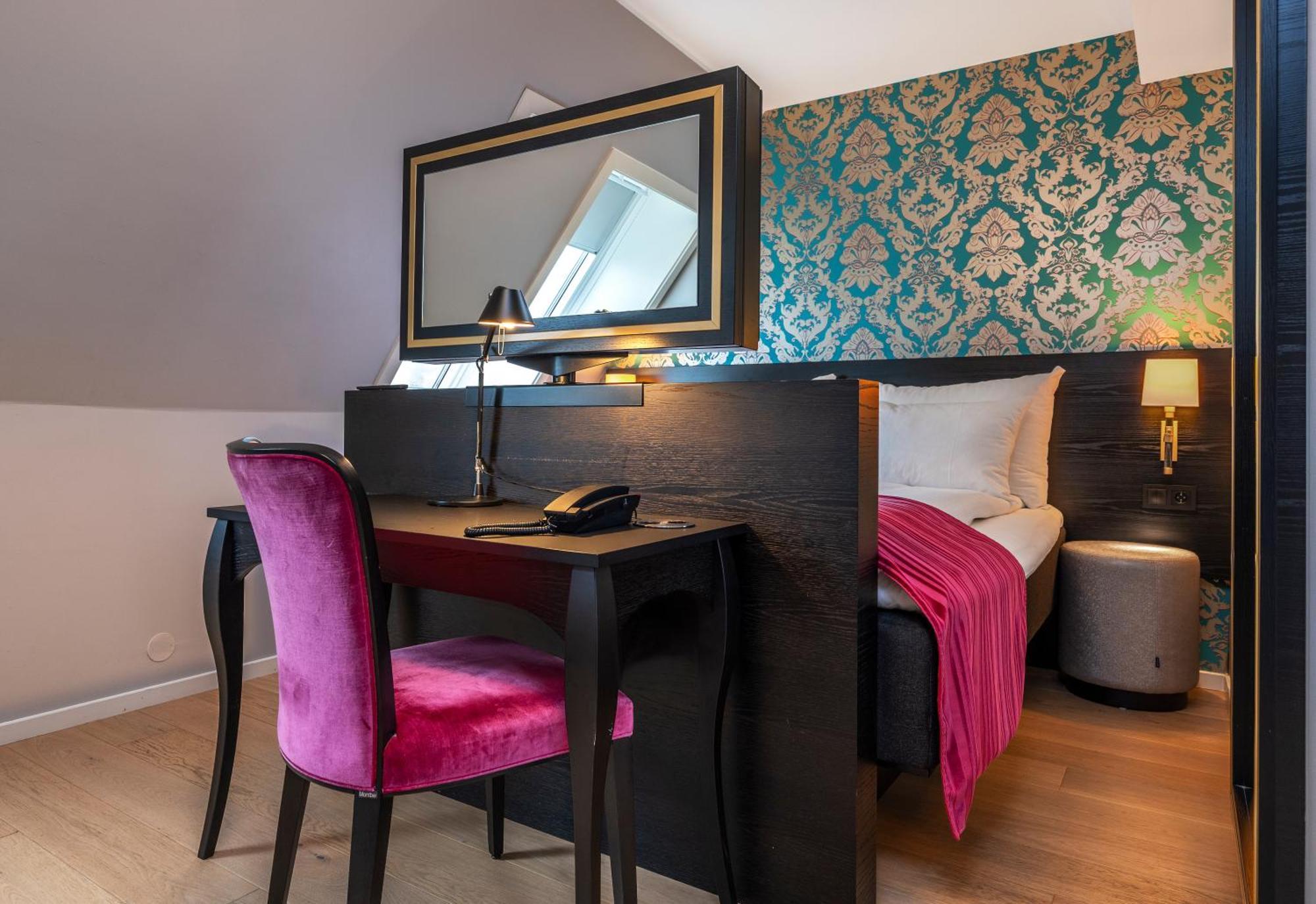 Small Double Room 9-11 mq suggested
