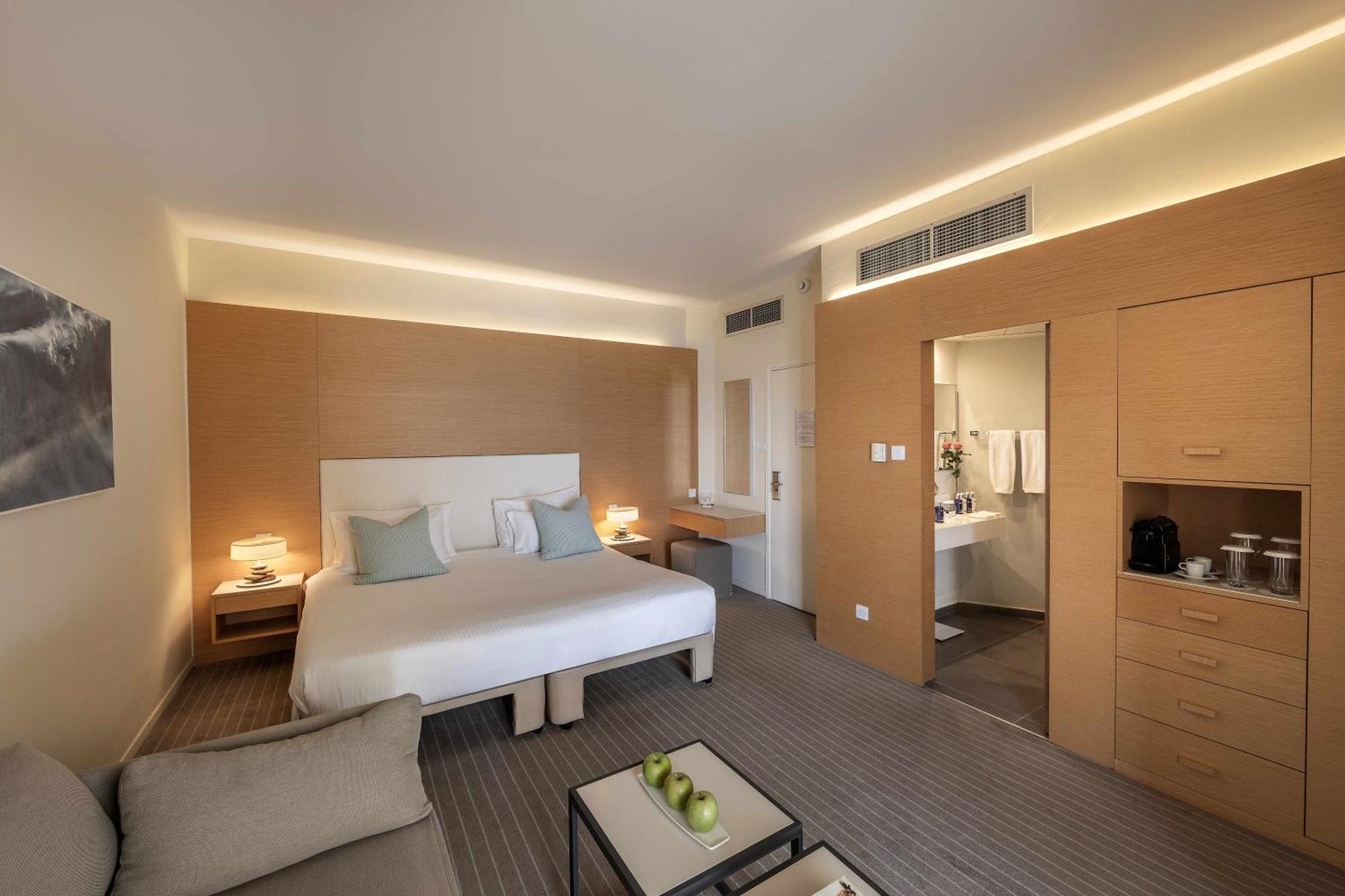 Deluxe Double or Twin Room with Garden View