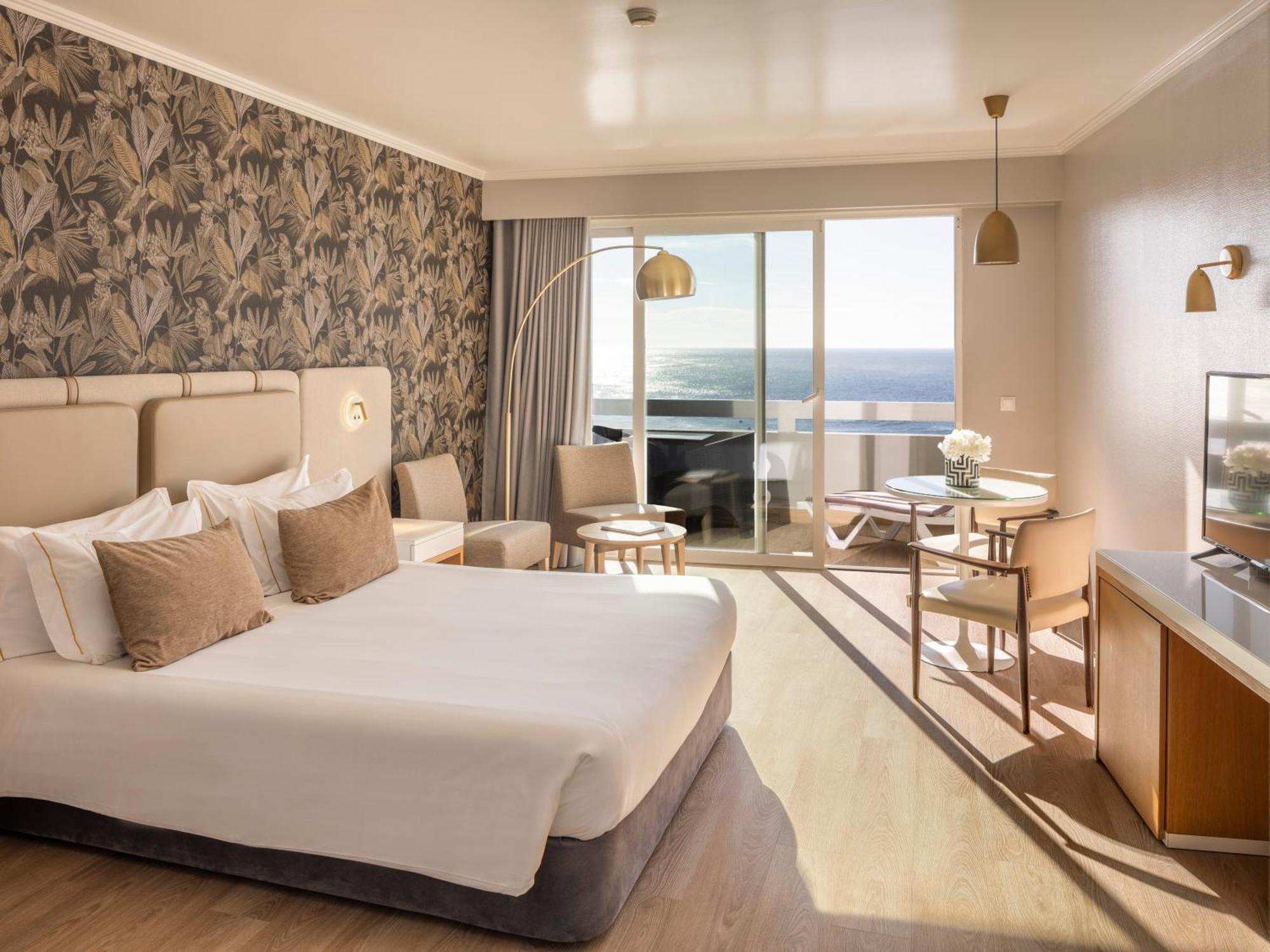 Superior Double or Twin Room Ocean View Balcony