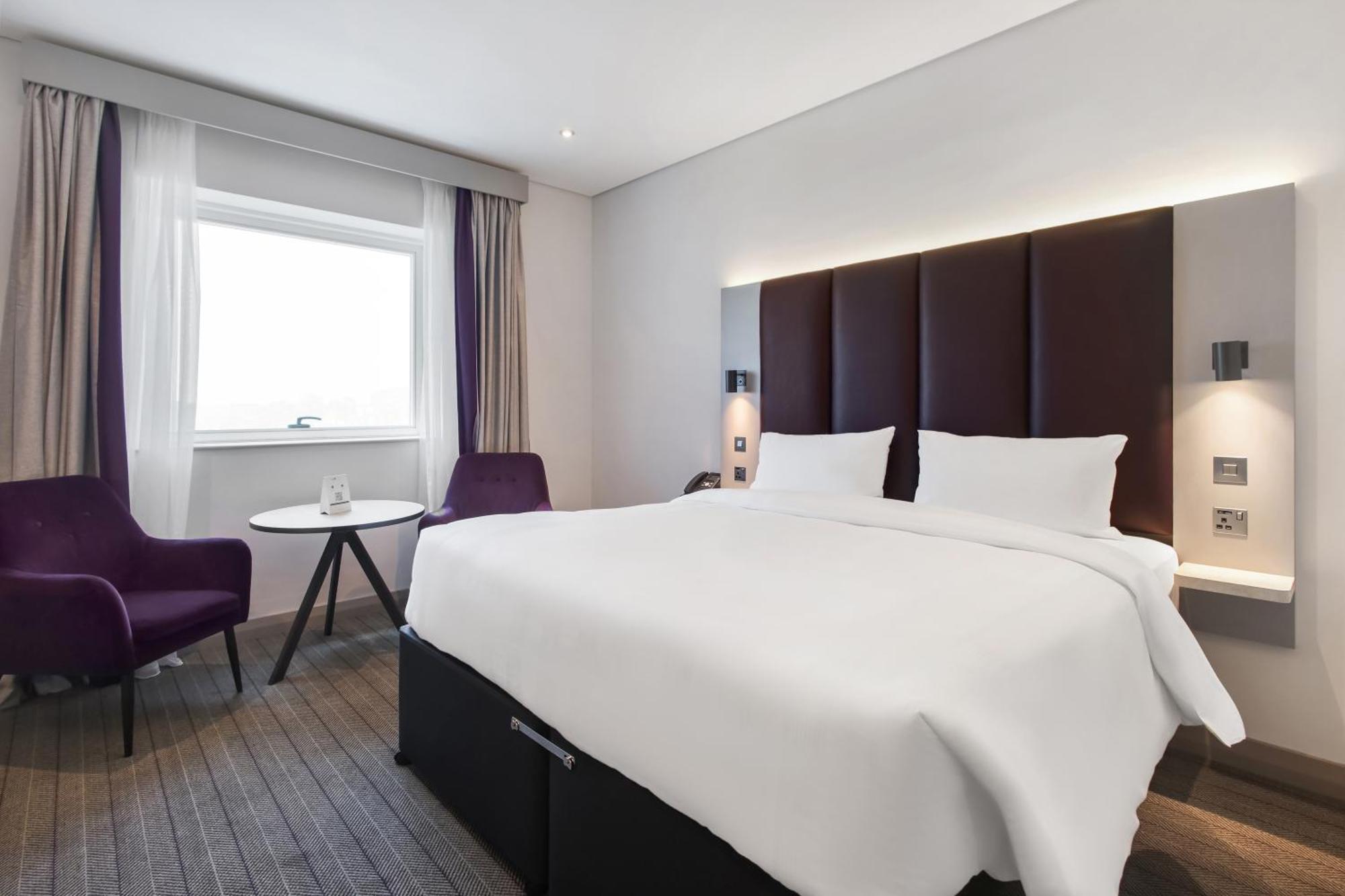 Non-Smoking New Style Double Room DXB Airport Shuttle Every 30min to T1&3