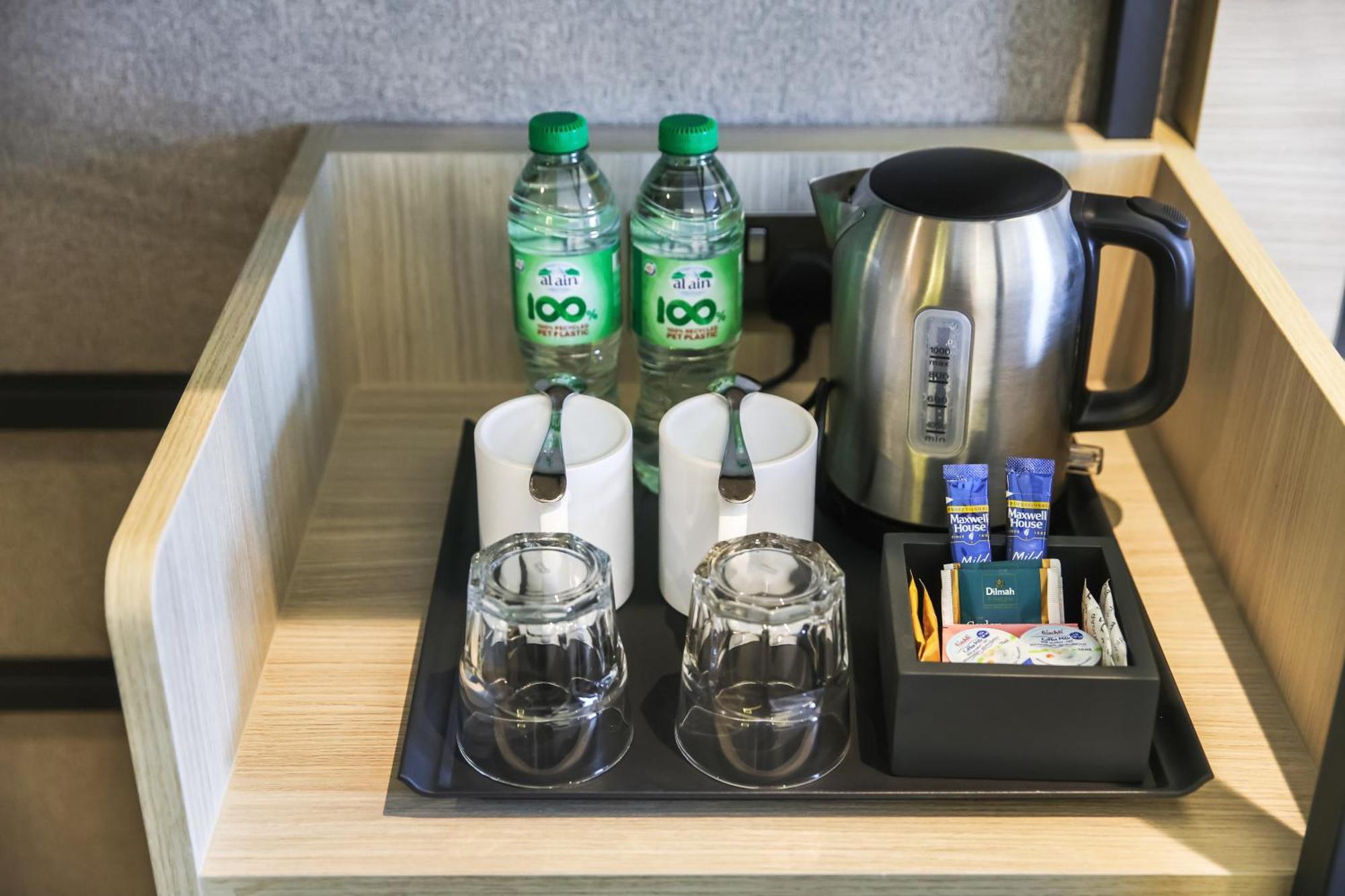 Smoking New Style Double Room DXB Airport Shuttle Every 30min to T1&3