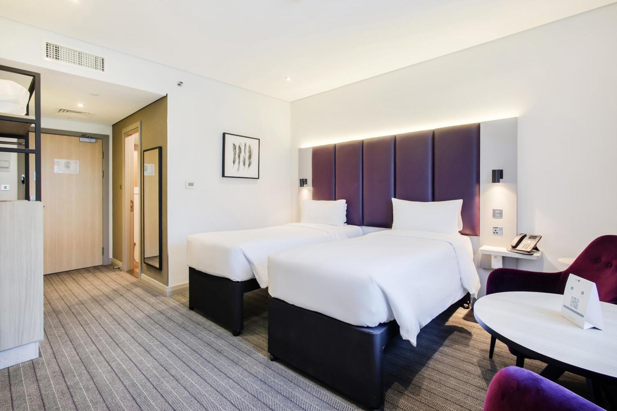 Non-Smoking New Style Twin Room DXB Airport Shuttle Every 30min to T1&3