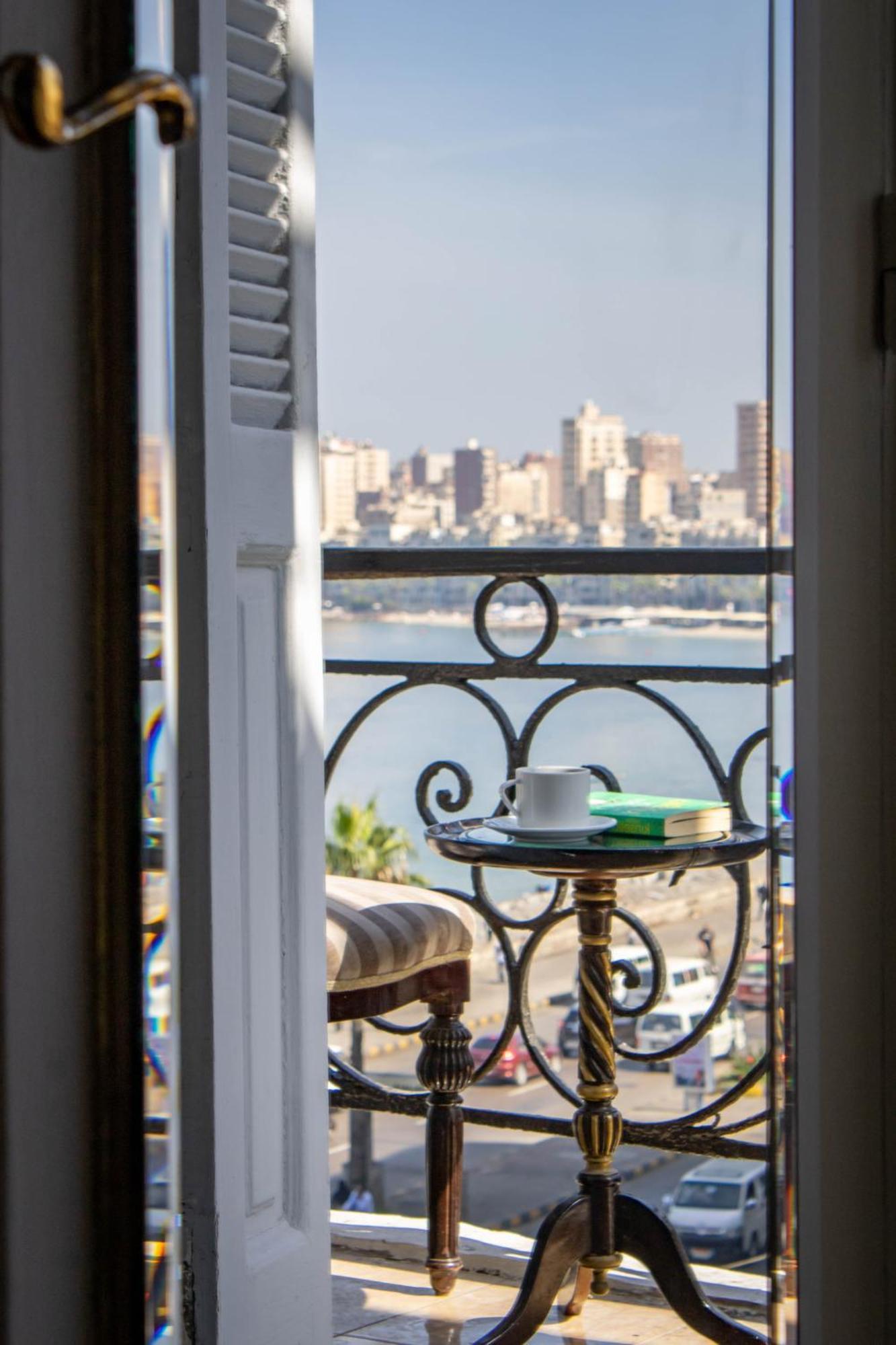Golden Deluxe Room Partial Sea View