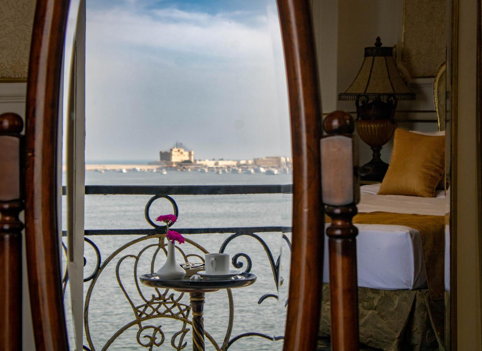 Golden Junior Suite Direct Sea View
